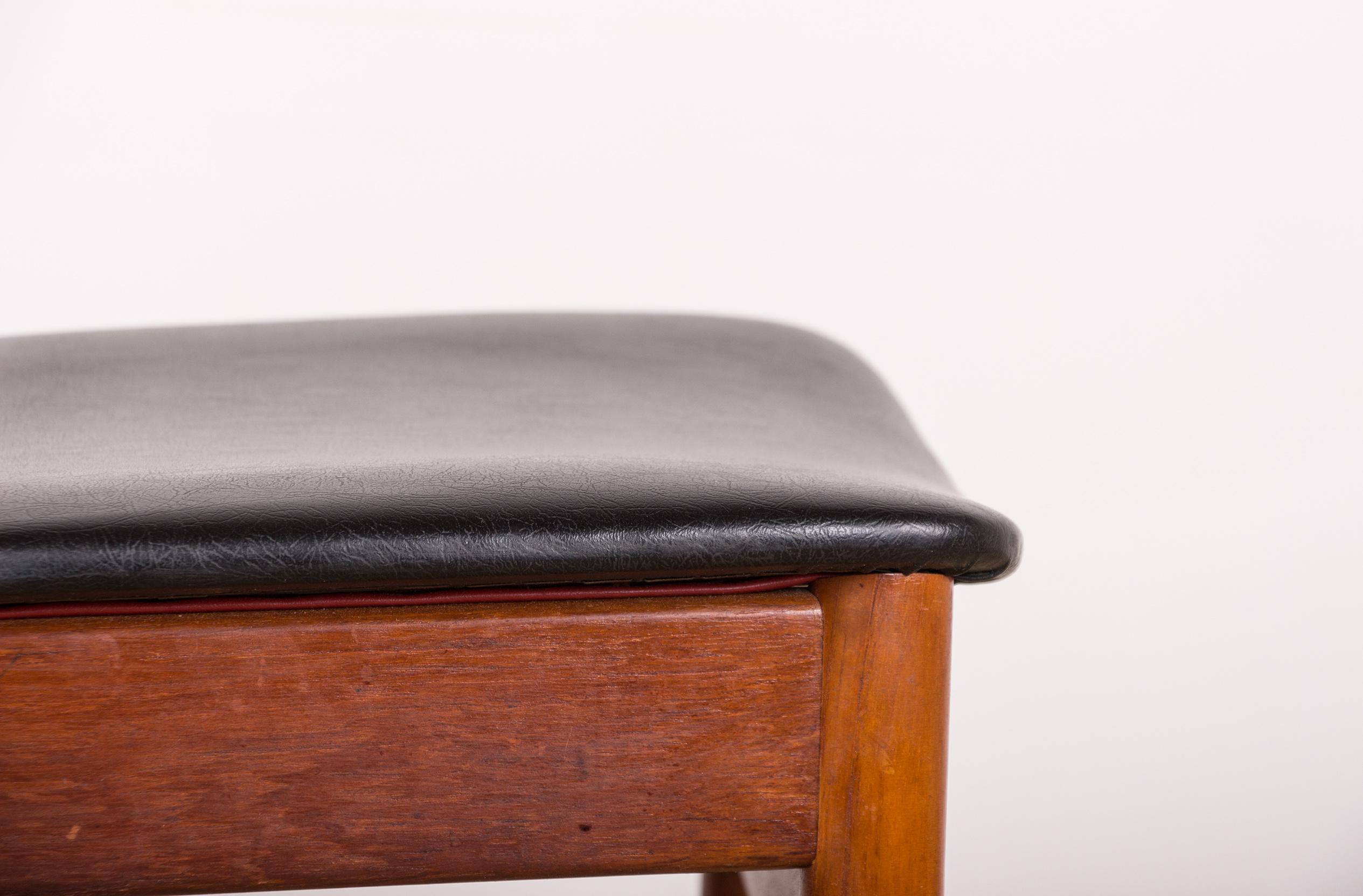 4 Danish teak chairs in black skai by P.E. Jorgensen for Farso Stolefabrik 1960. For Sale 4
