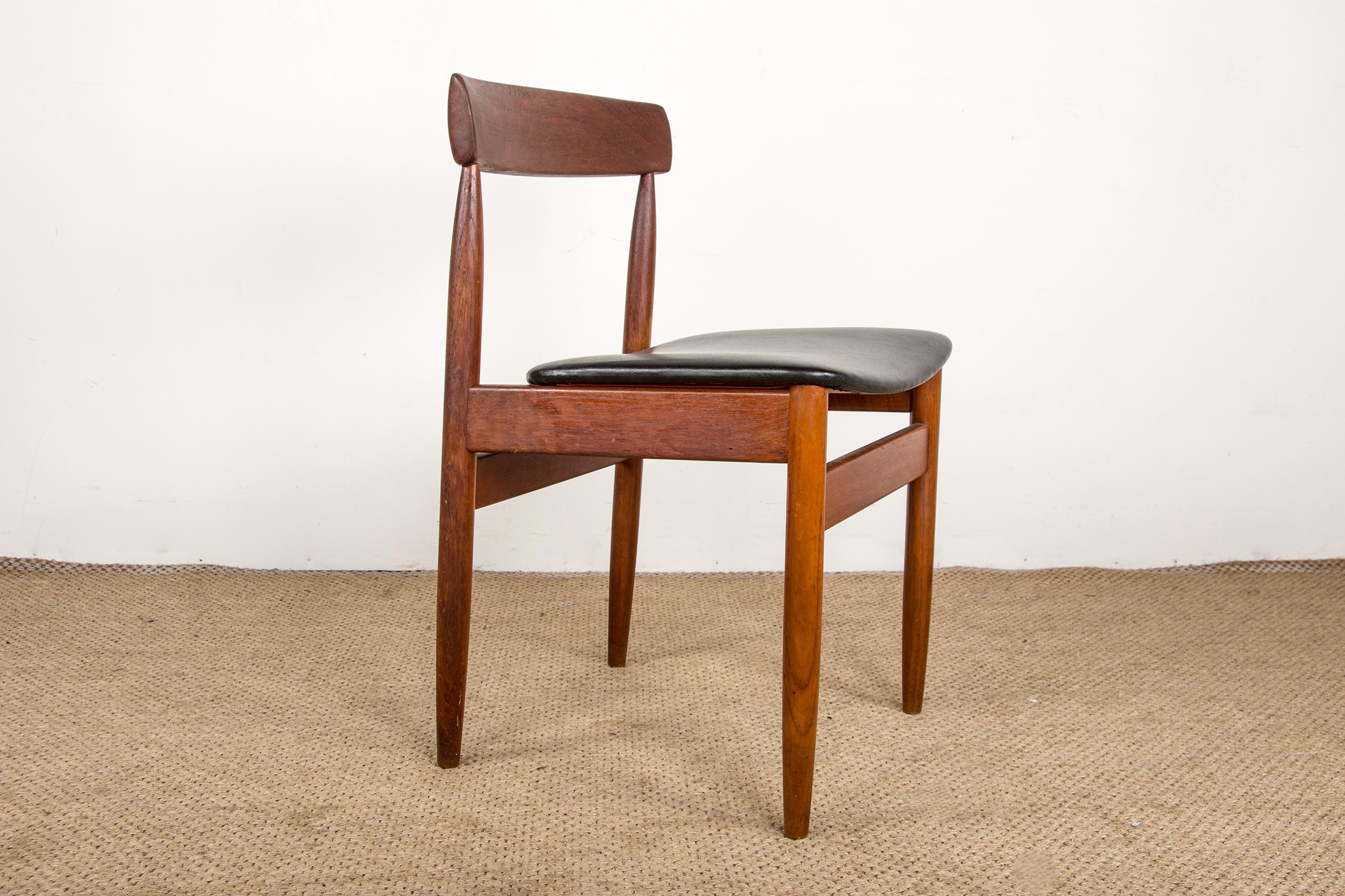 4 Danish teak chairs in black skai by P.E. Jorgensen for Farso Stolefabrik 1960. In Excellent Condition For Sale In JOINVILLE-LE-PONT, FR