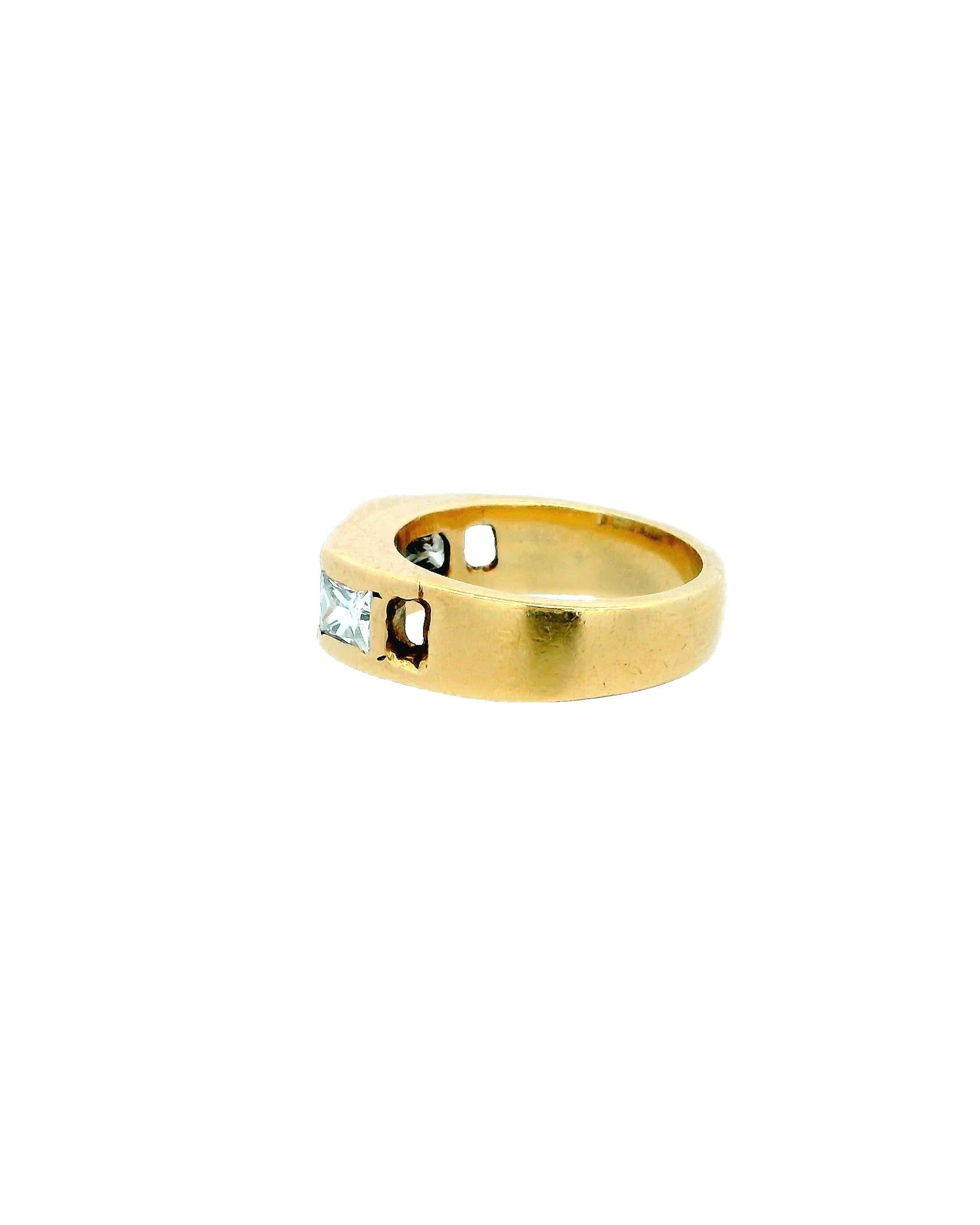 4 Diamanten 14k Gelbgold Flat Top Ring im Zustand „Gut“ im Angebot in Great Neck Plaza, NY