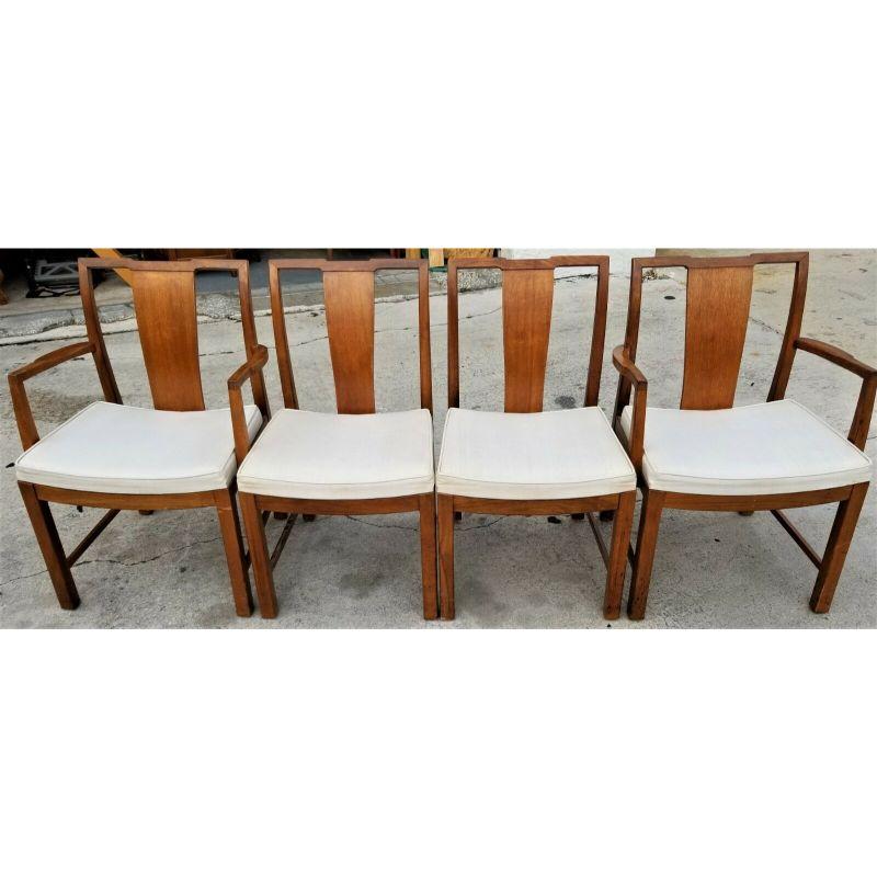 Offering one of our recent palm beach estate fine furniture acquisitions of a
Set of 4 splat back Edward Wormley Dunbar style dining chairs attributed to Michael Taylor for Baker Furniture 
Set includes 2 arm and 2 side chairs
Features: Very