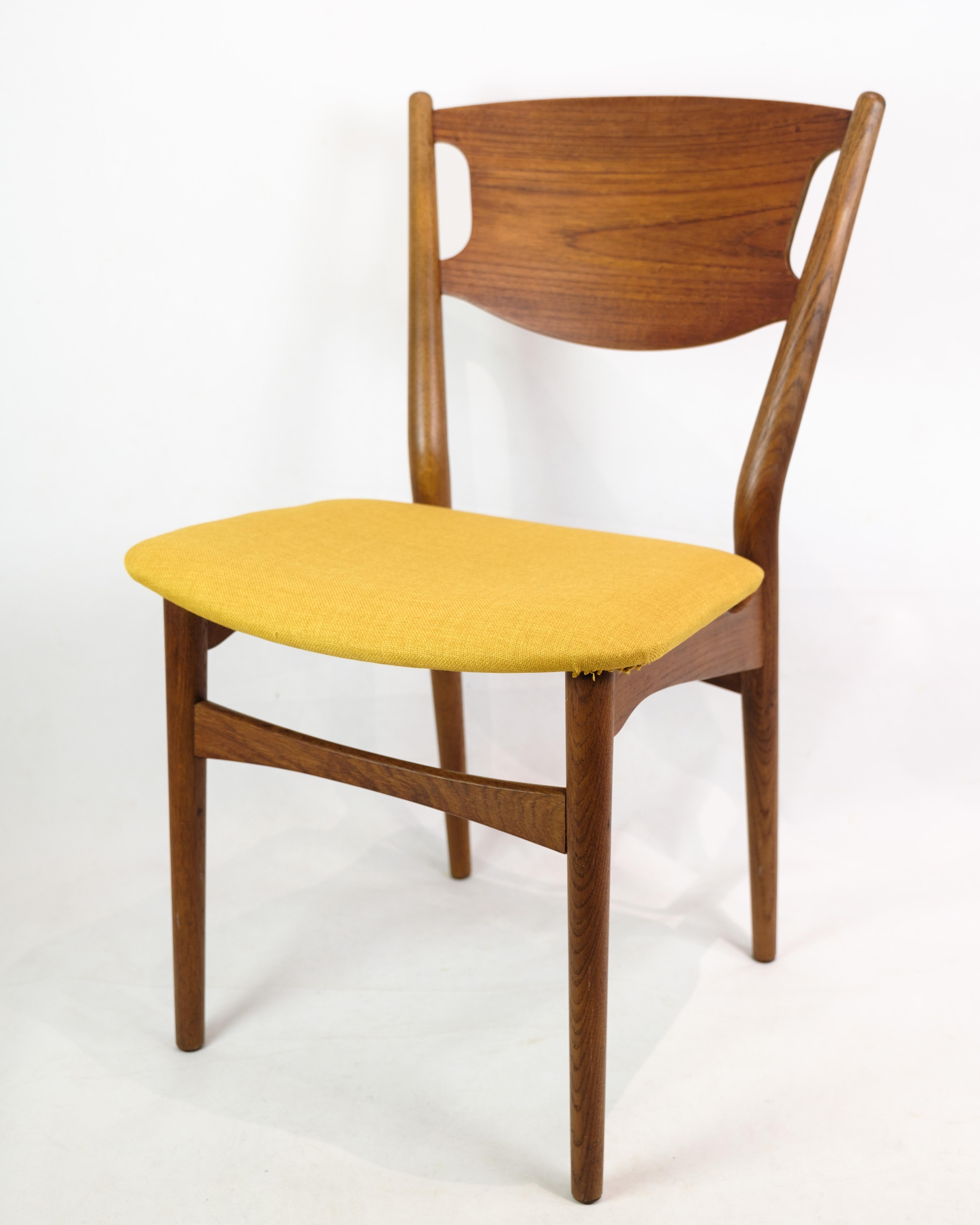 4 Dining Room Chairs, Danish Design, Teak Wood, Fabric Cover, 1960 For Sale 4