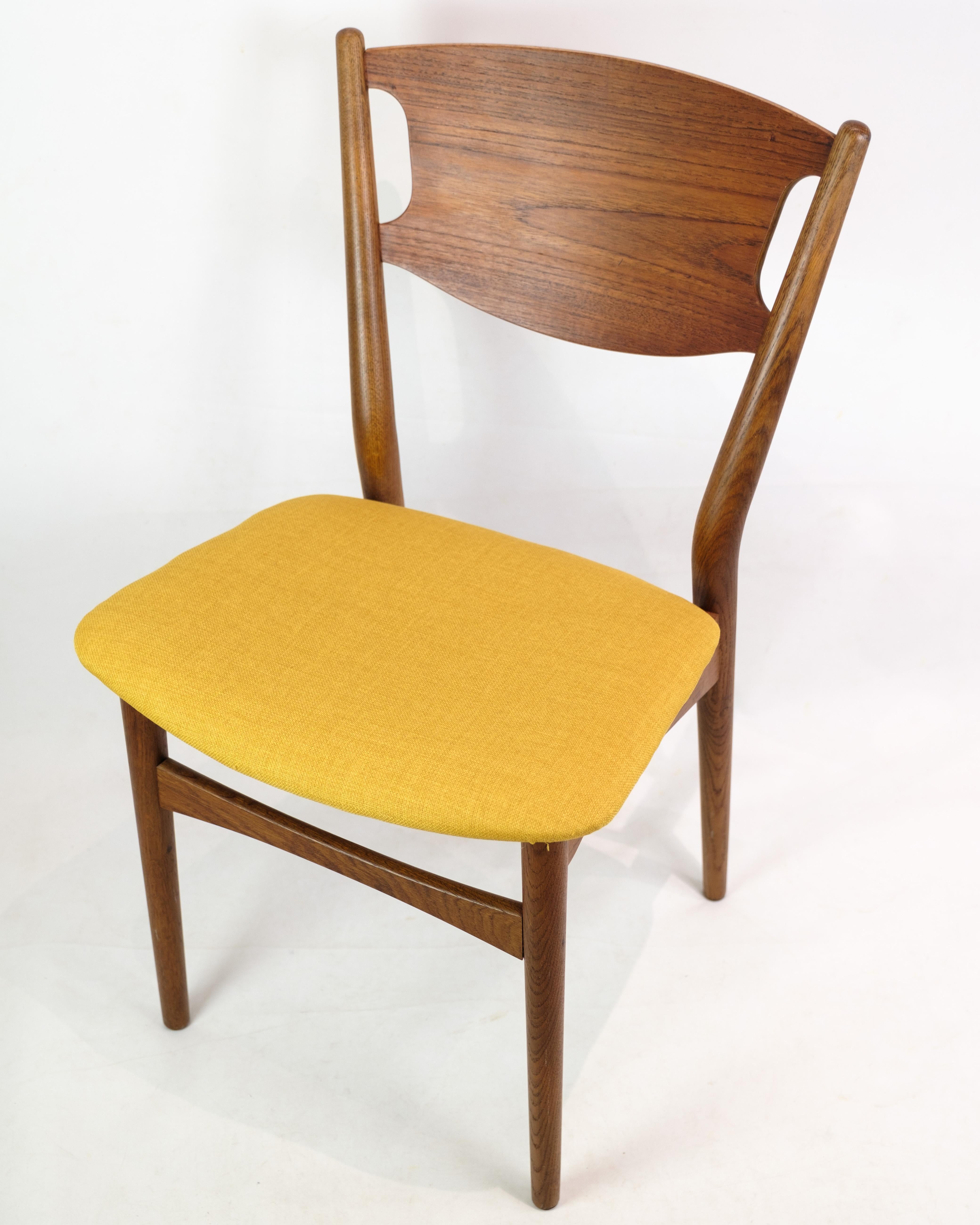 4 Dining Room Chairs, Danish Design, Teak Wood, Fabric Cover, 1960 For Sale 5