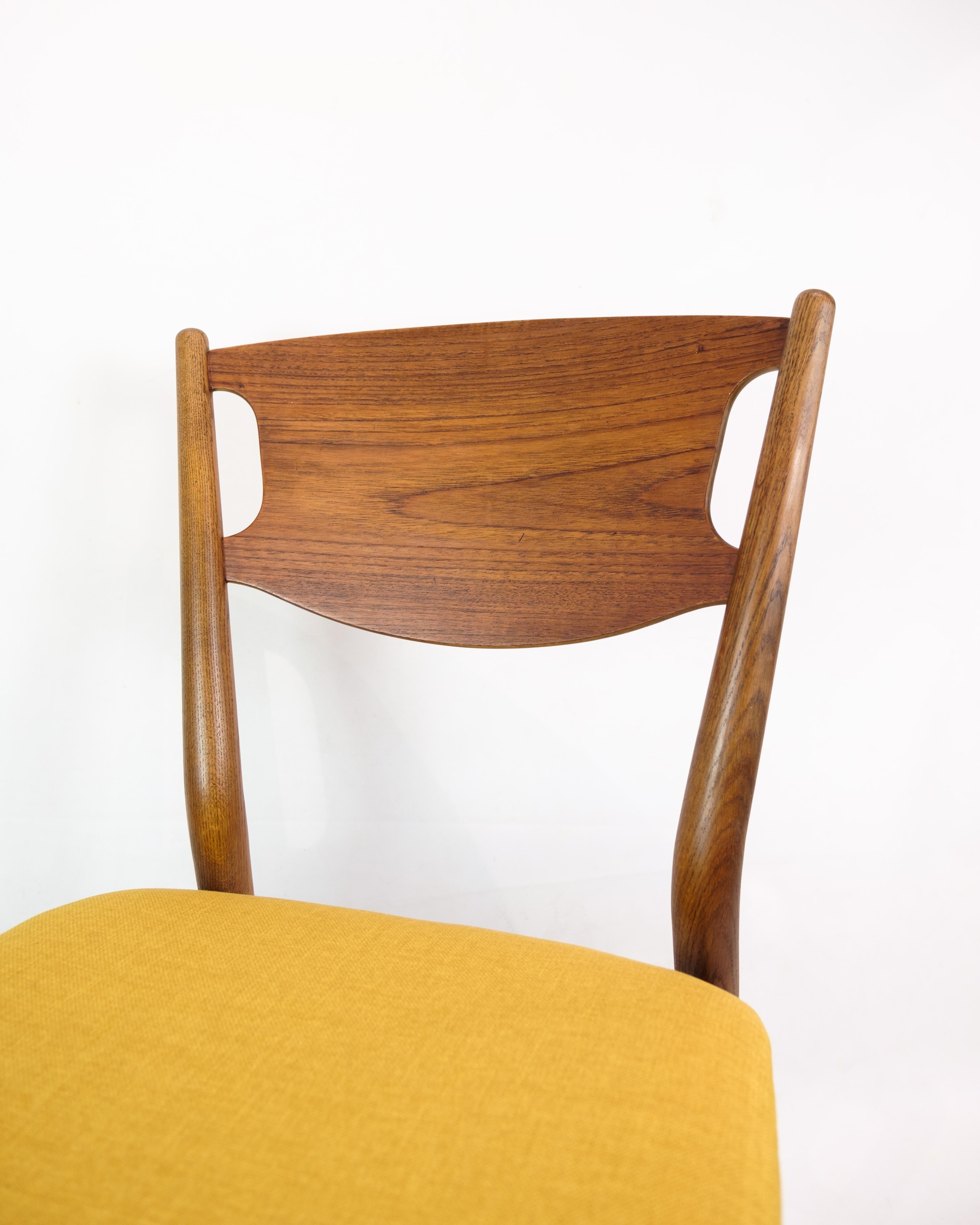 4 Dining Room Chairs, Danish Design, Teak Wood, Fabric Cover, 1960 For Sale 9