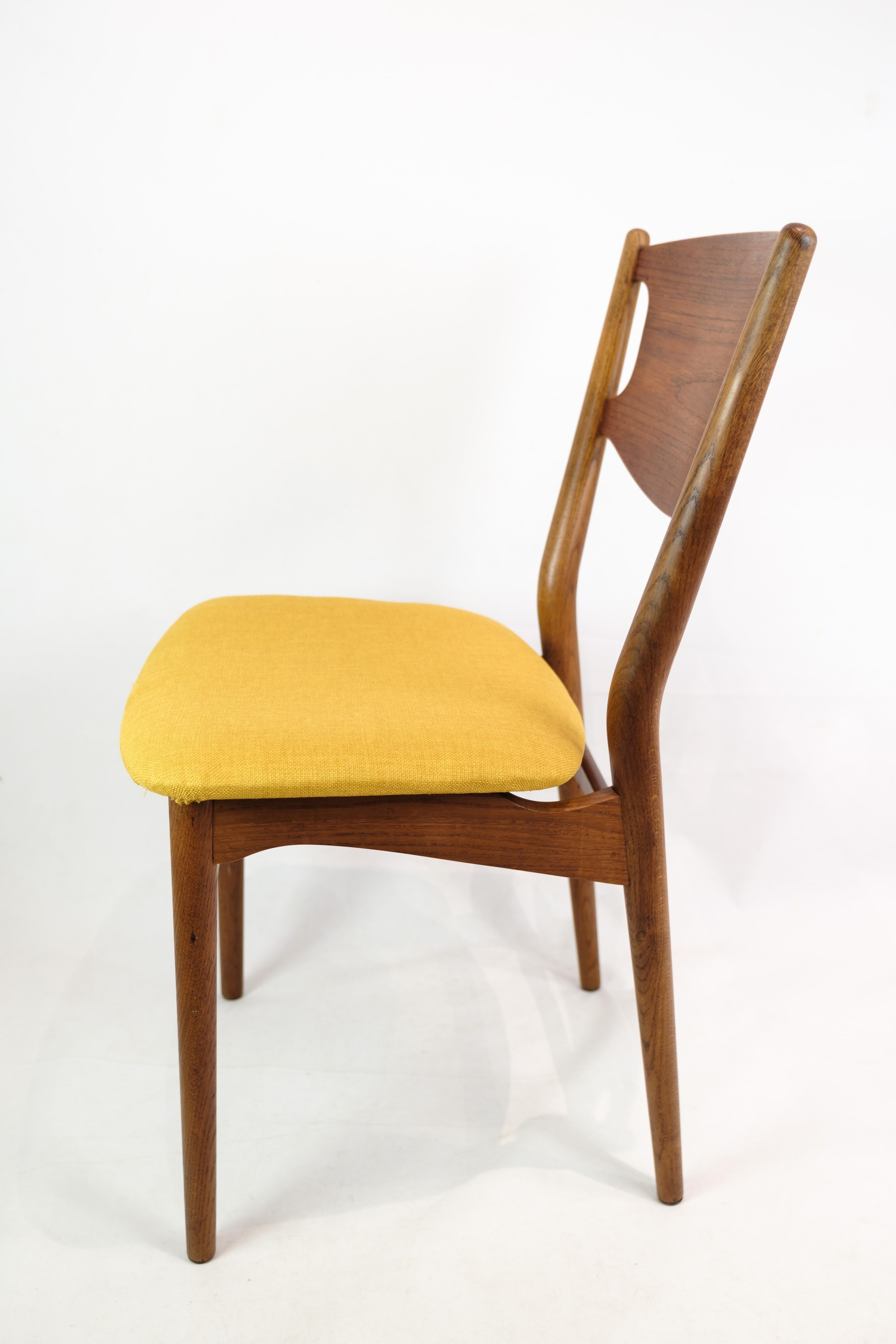 4 Dining Room Chairs, Danish Design, Teak Wood, Fabric Cover, 1960 For Sale 10