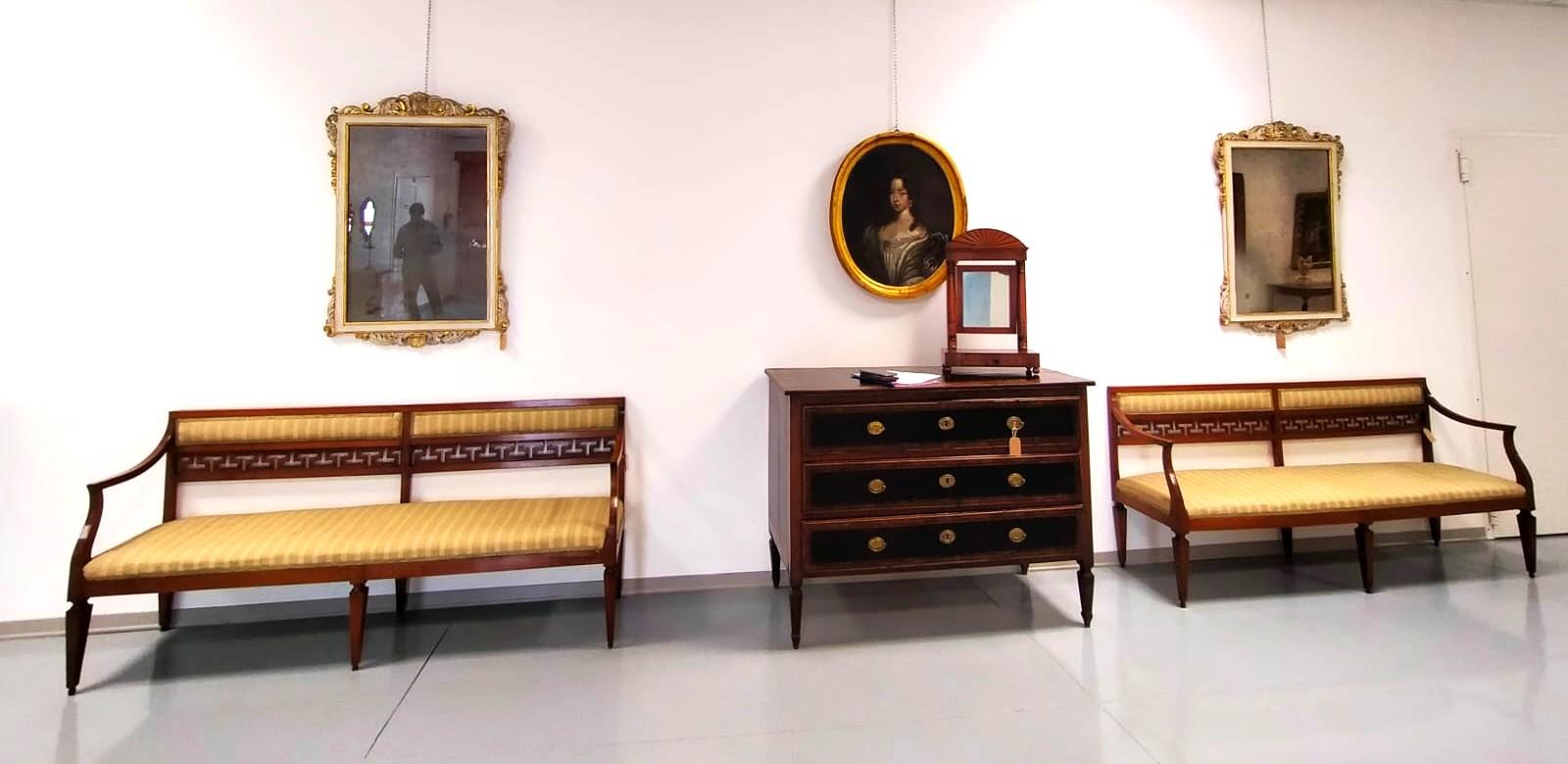 4 Louis XVI-Sofas in Nussbaum aus der zweiten Hälfte des 18. Jahrhunderts. im Zustand „Gut“ im Angebot in Cesena, FC