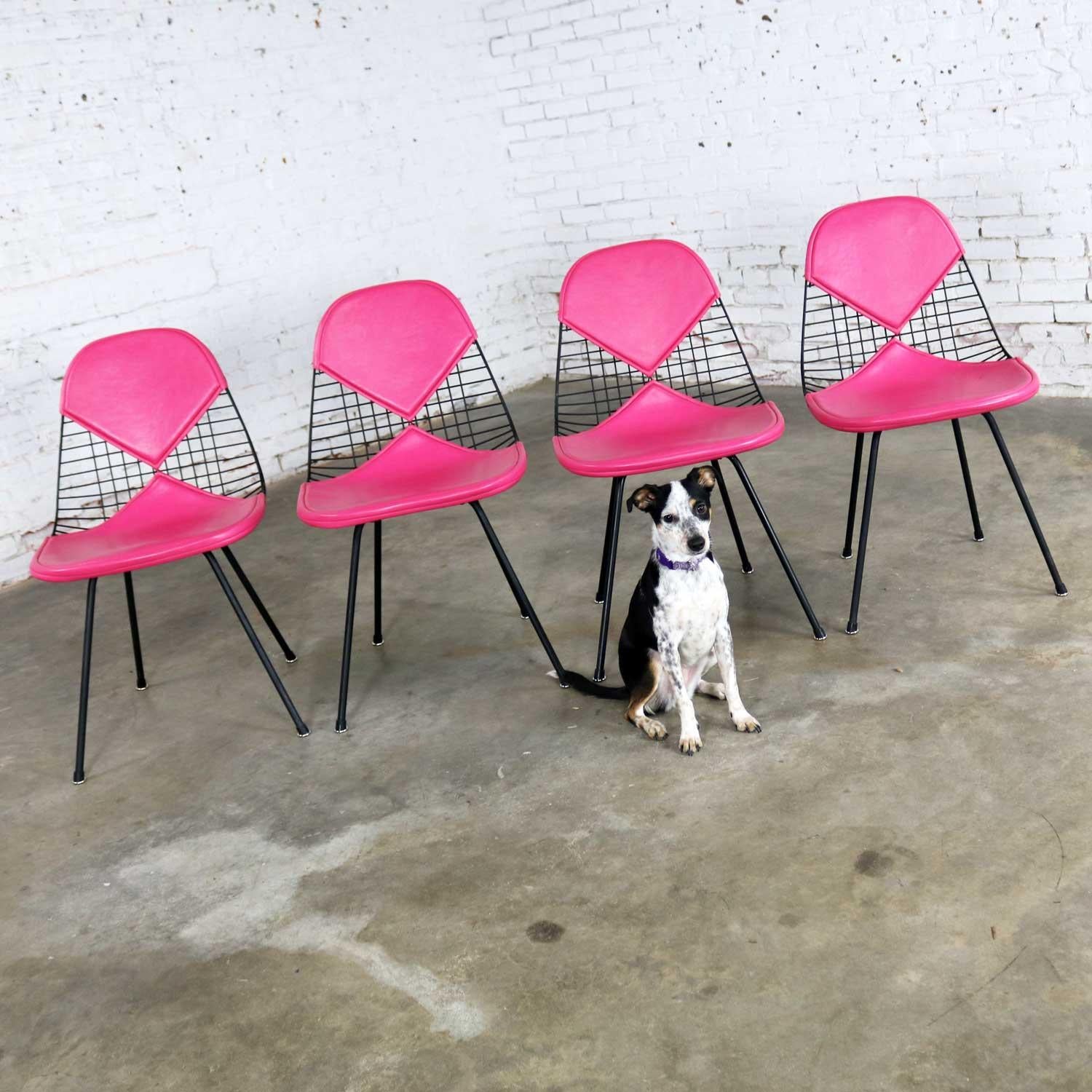 4 DKX-2 fauteuils Bikini coquillage en fil métallique à base en X rose vif Eames Herman Miller Bon état - En vente à Topeka, KS