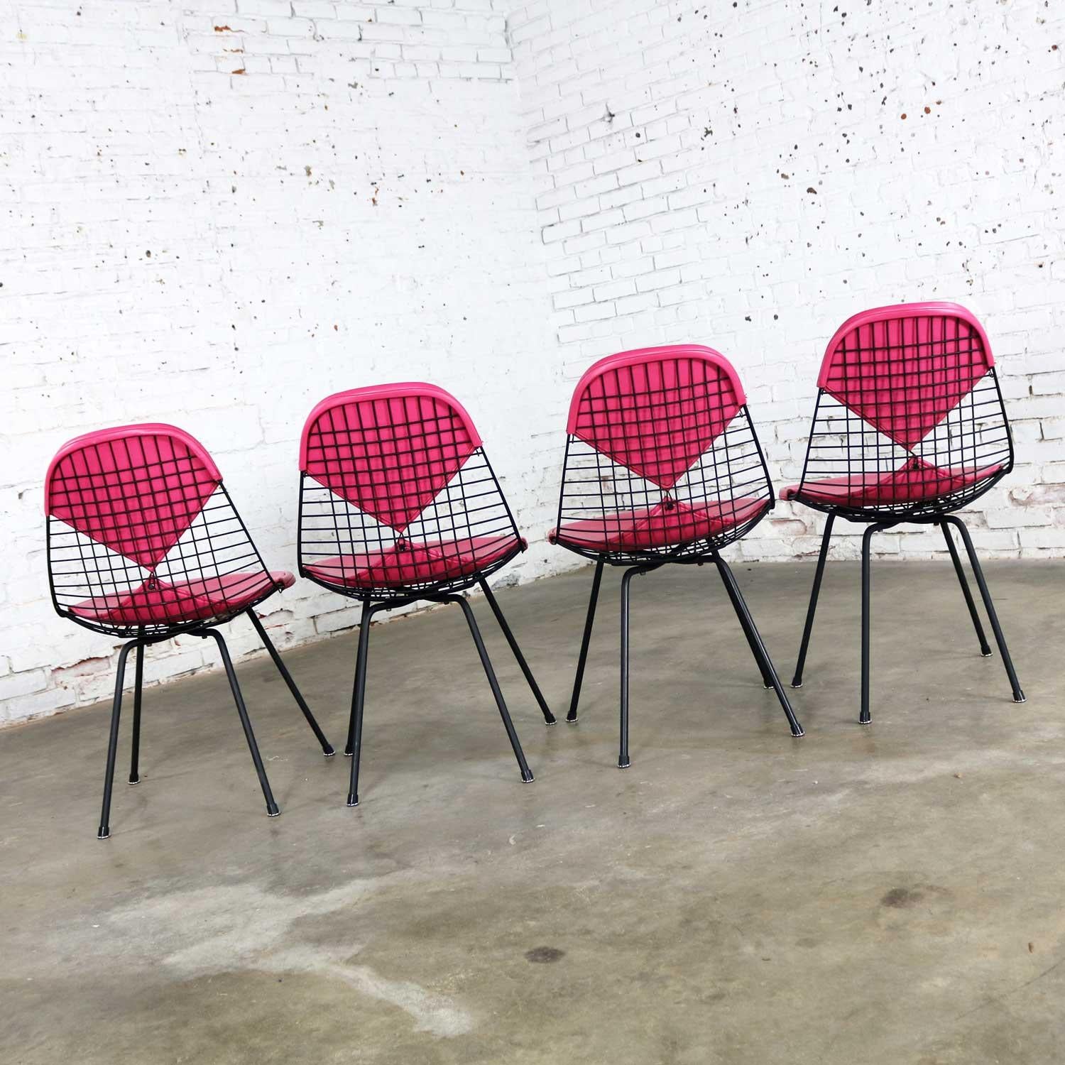 4 DKX-2 Wire Bikini Shell Chairs X Bases Hot Pink Bikinis Eames Herman Miller In Good Condition For Sale In Topeka, KS