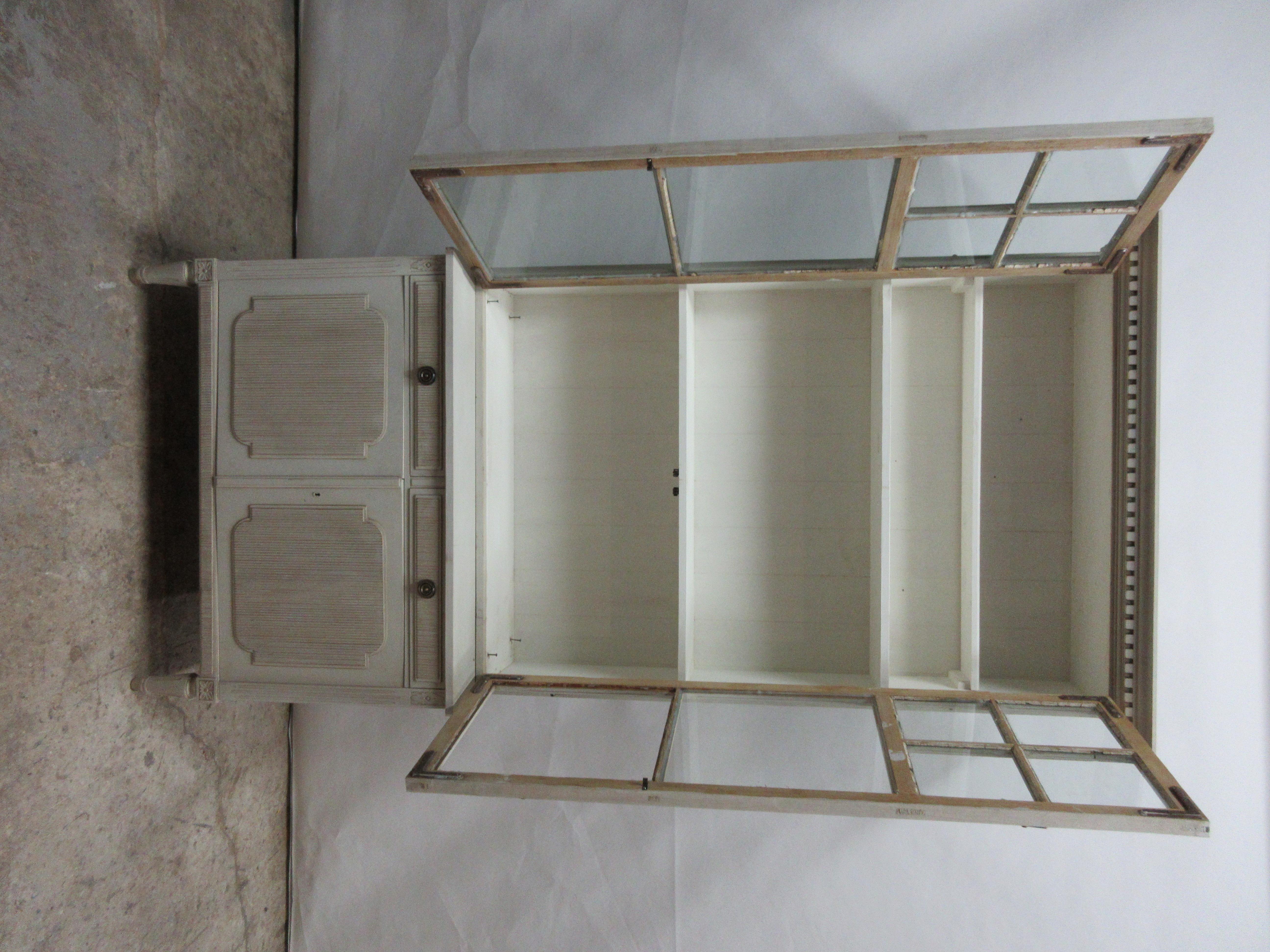 This is a 4-door Gustavian style Hutch, its 2-piece.