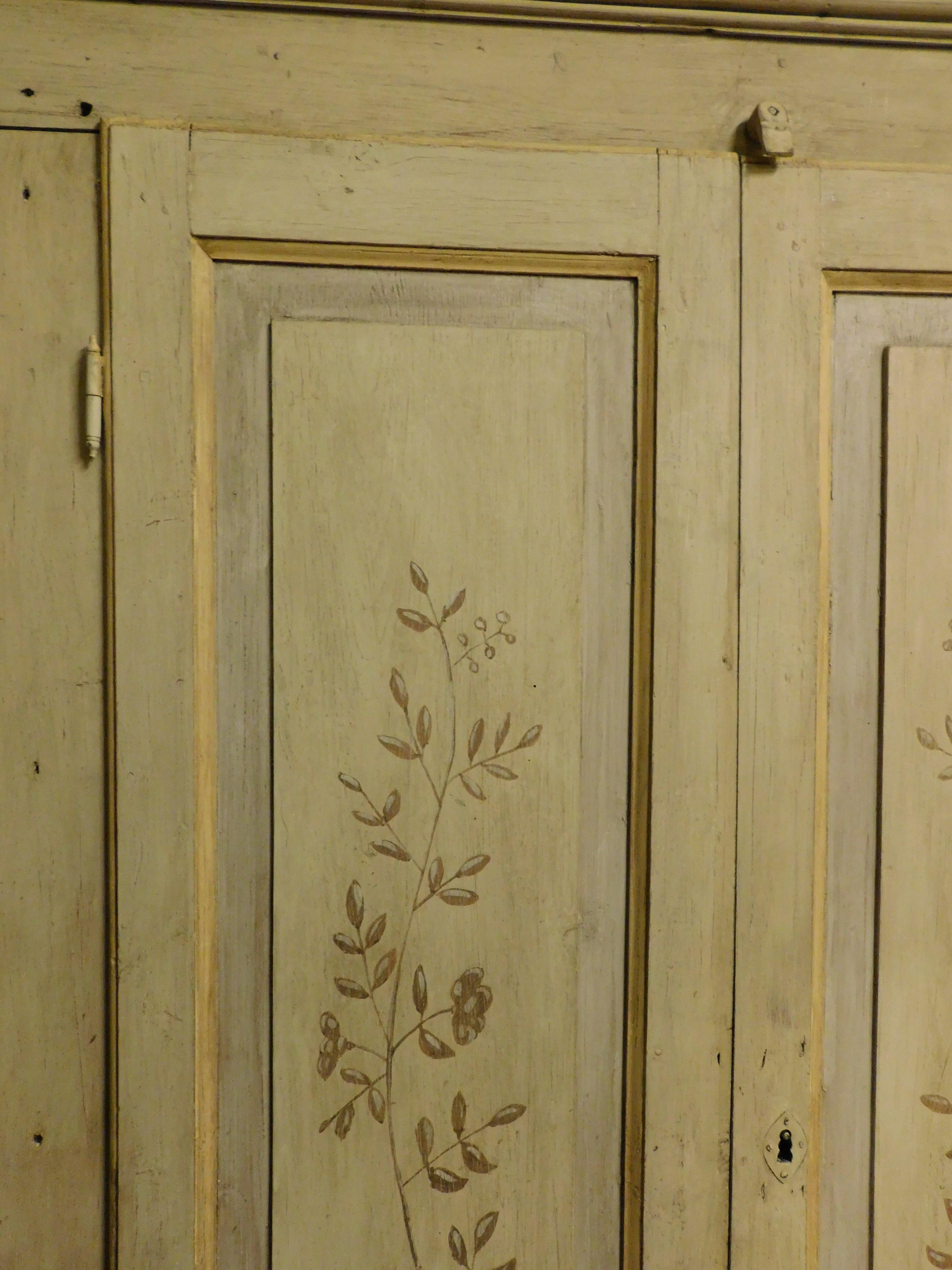 Hand-Painted 4-door wardrobe in lacquered and painted wood, Italy For Sale