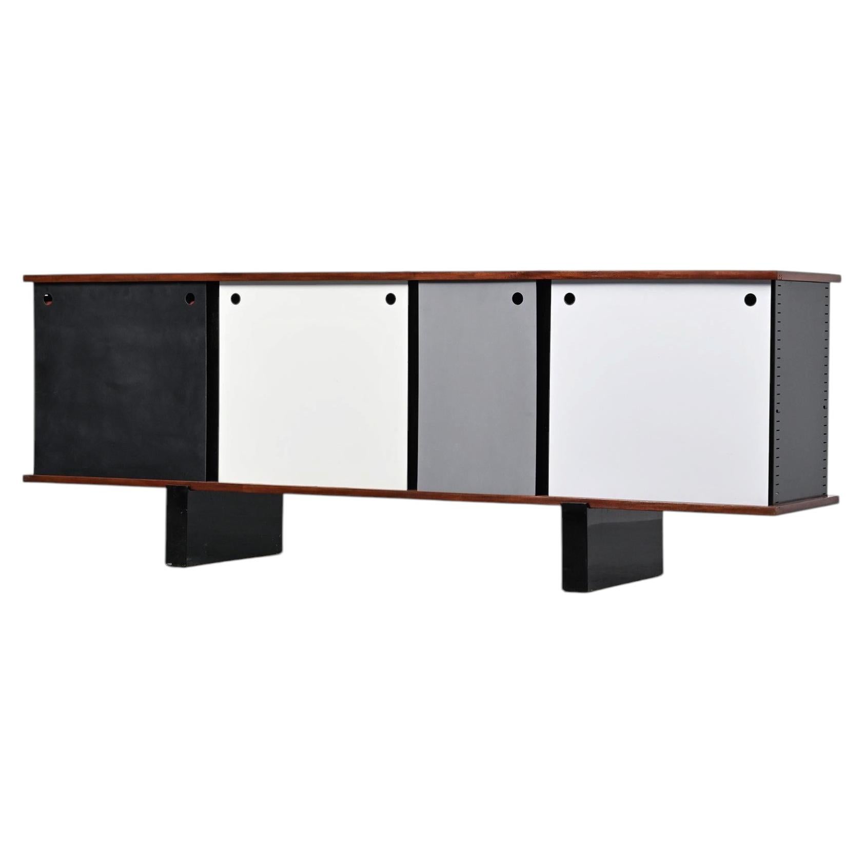 Mobile "Bloc" a 4 ante di Charlotte Perriand, Cansado, intorno al 1960