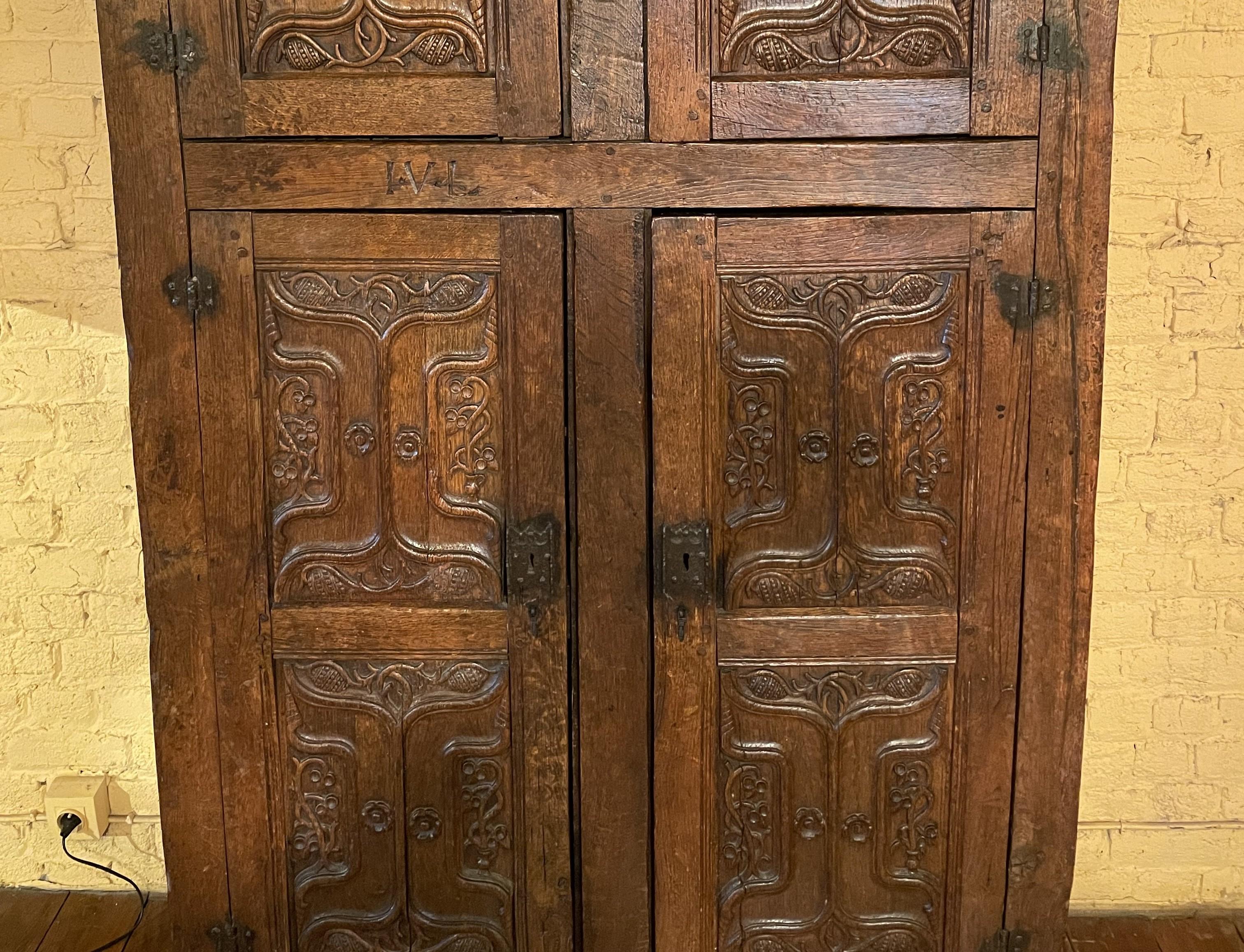 4 Doors Cupboard or Wardrobe Gothic Period in Oak, 15th Century For Sale 2