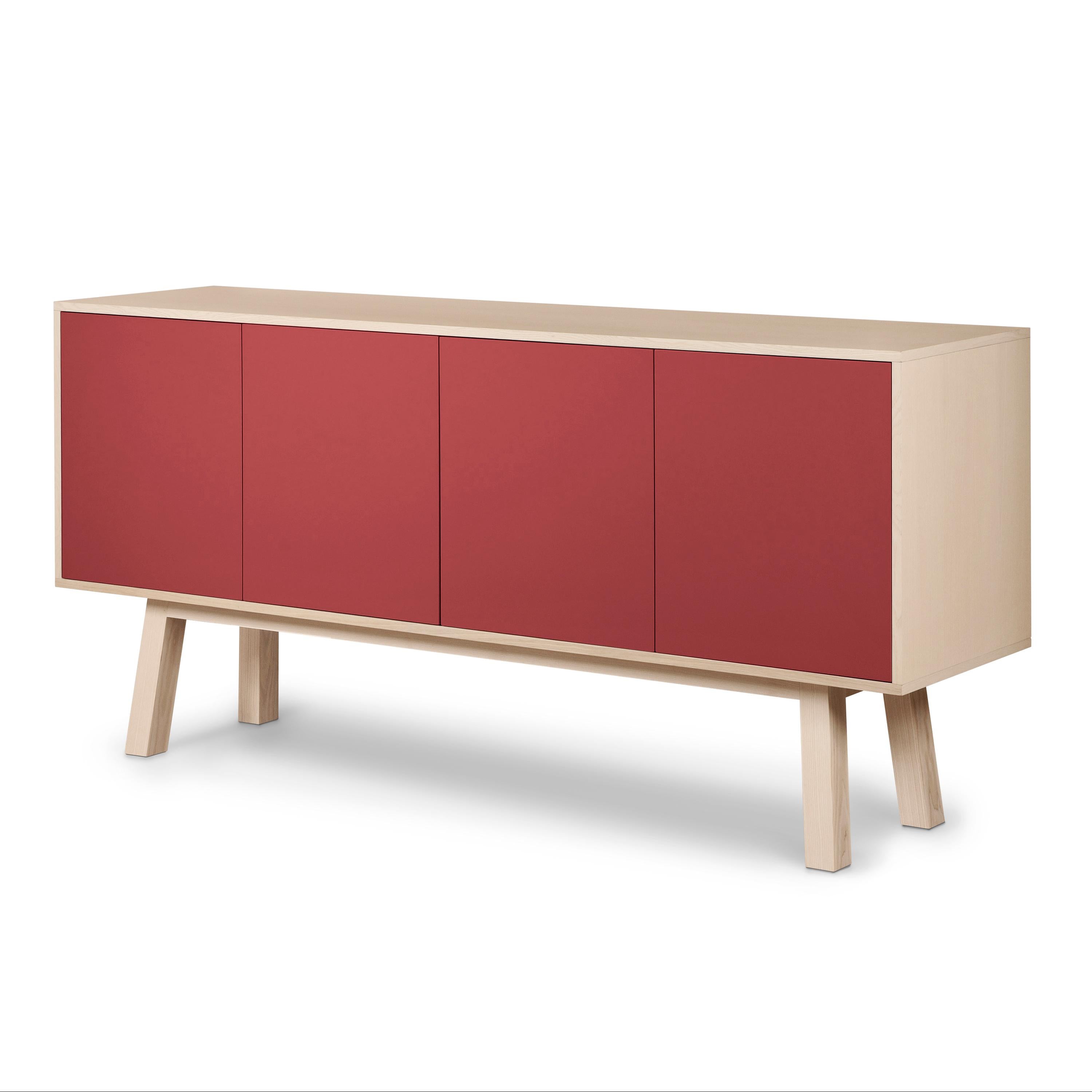 Credenza alta francese a 4 ante rossa di design scandinavo, di Eric Gizard Paris In condizioni Nuovo in vendita a Landivy, FR