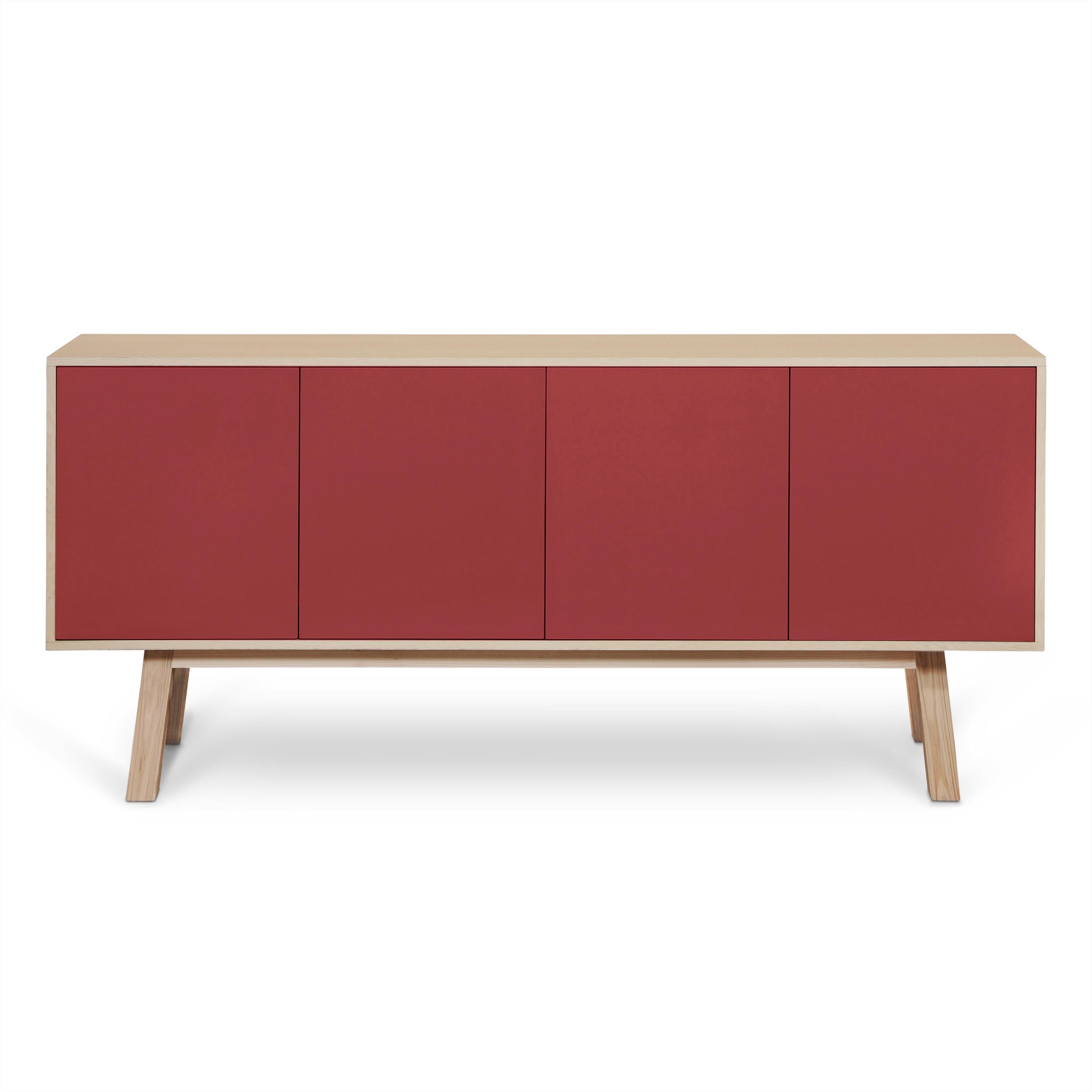 XXI secolo e contemporaneo Credenza alta francese a 4 ante rossa di design scandinavo, di Eric Gizard Paris in vendita