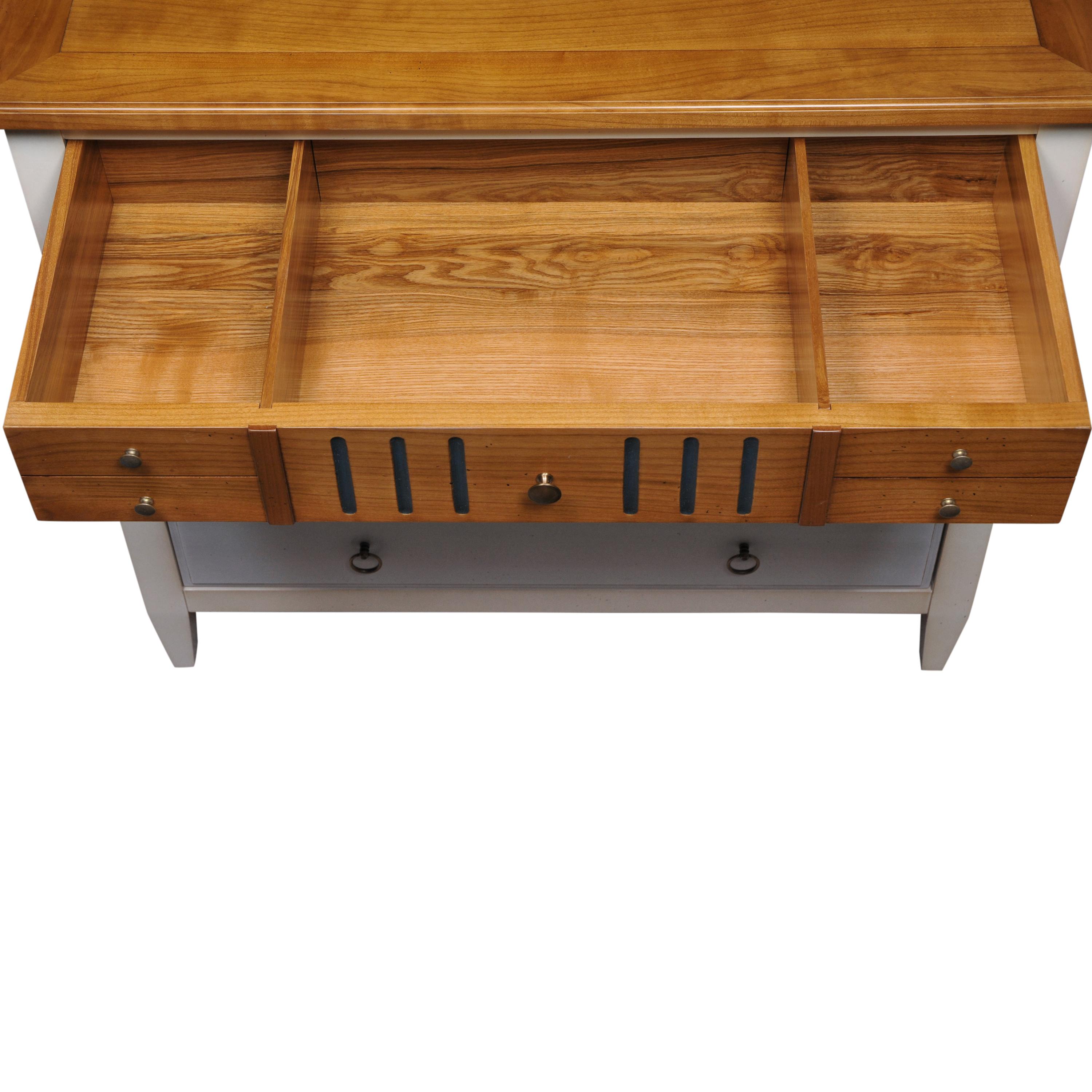 Fatto a mano Cassettiera a 4 cassetti in legno massiccio personalizzabile in stile francese Directoire in vendita