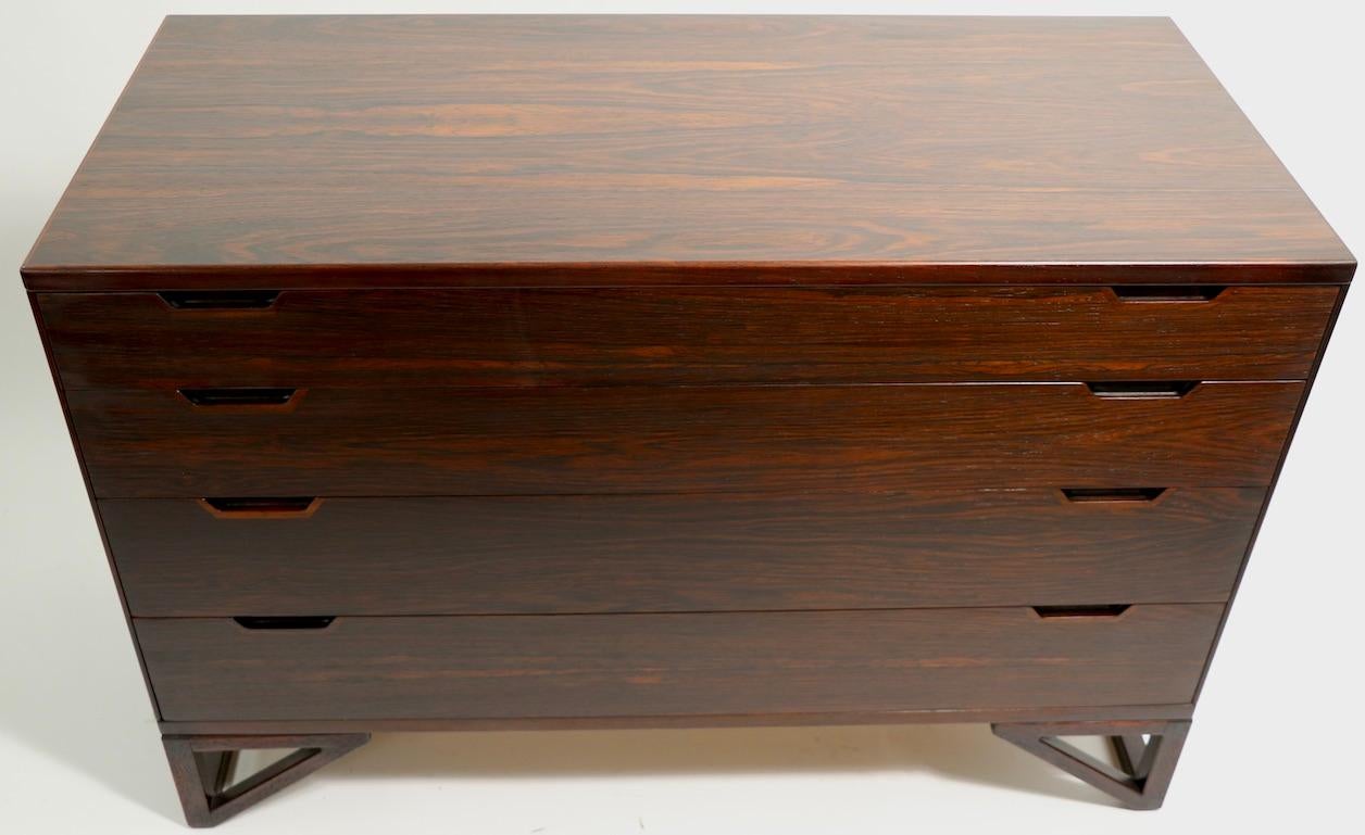 Commode danoise à 4 tiroirs de style moderne du milieu du siècle dernier de Svend Langkilde Mobler en vente 2