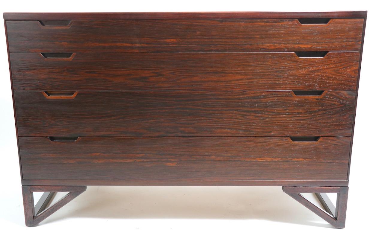 Commode danoise à 4 tiroirs de style moderne du milieu du siècle dernier de Svend Langkilde Mobler en vente 1