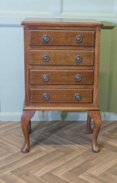 4 Drawer  Walnut Chest of Drawers   The chest is set on neat cabriole legs