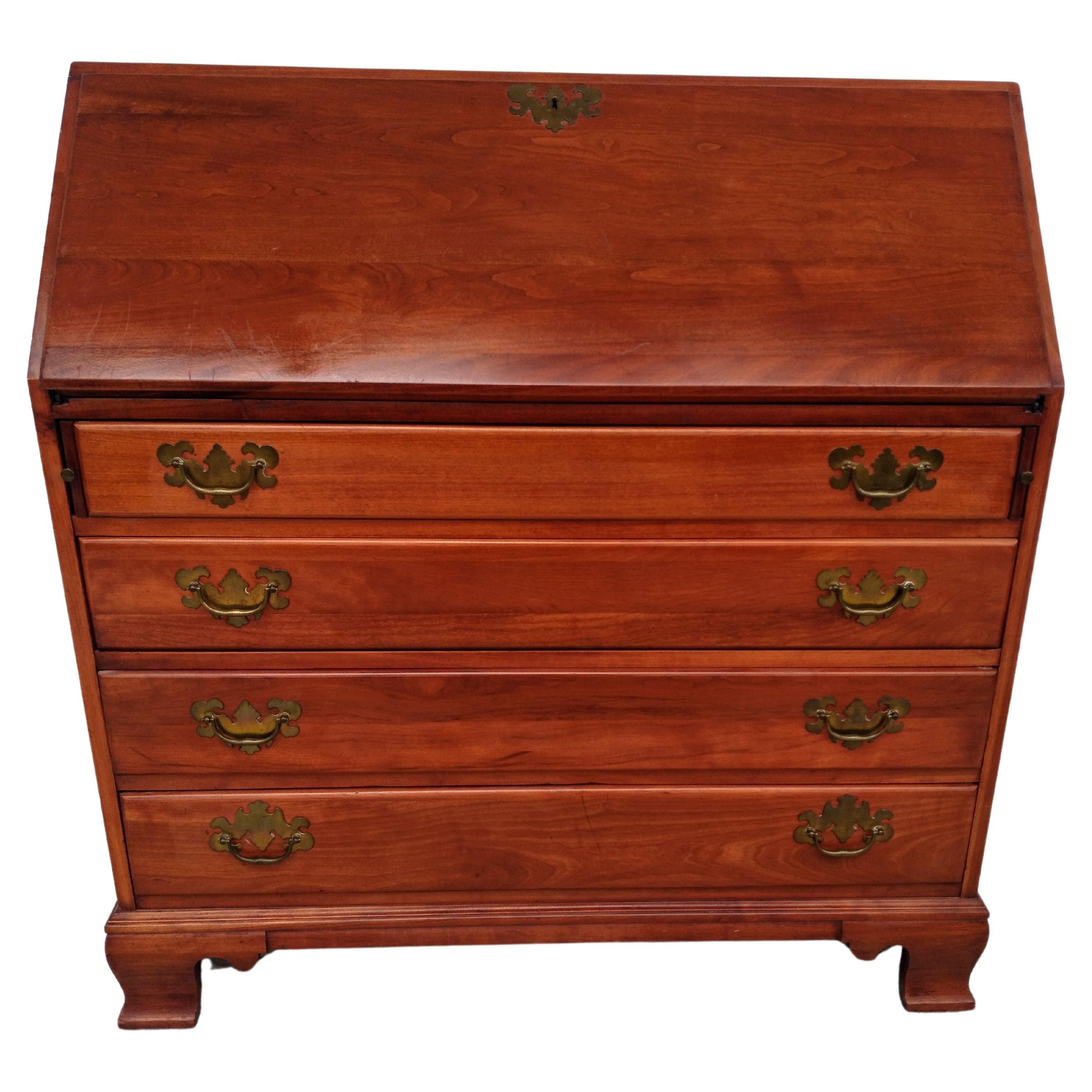 Segreteria a 4 cassetti Willett Wildwood Cherry in vendita