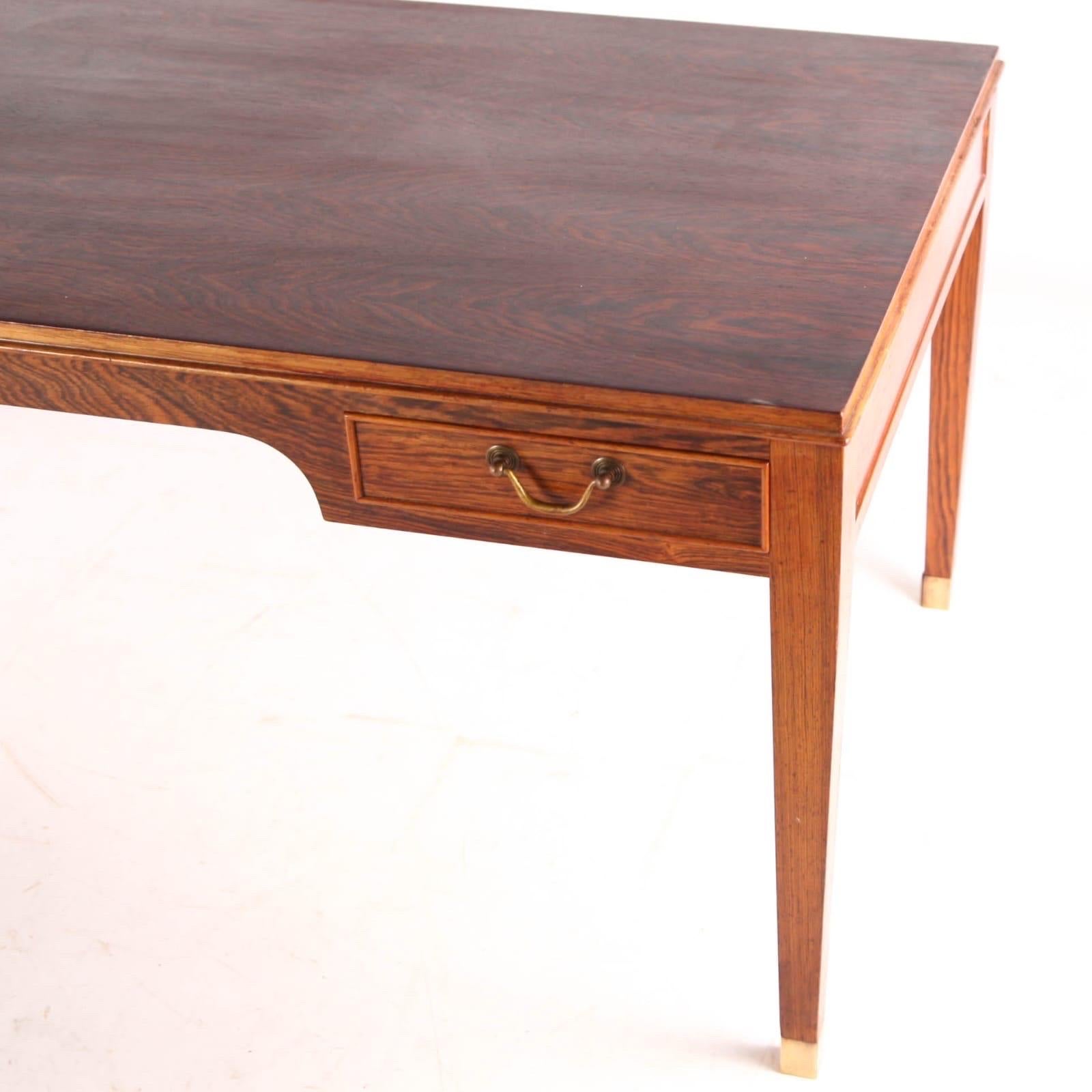 Table basse à 4 tiroirs Bon état - En vente à Isle Sur Sorgue, FR