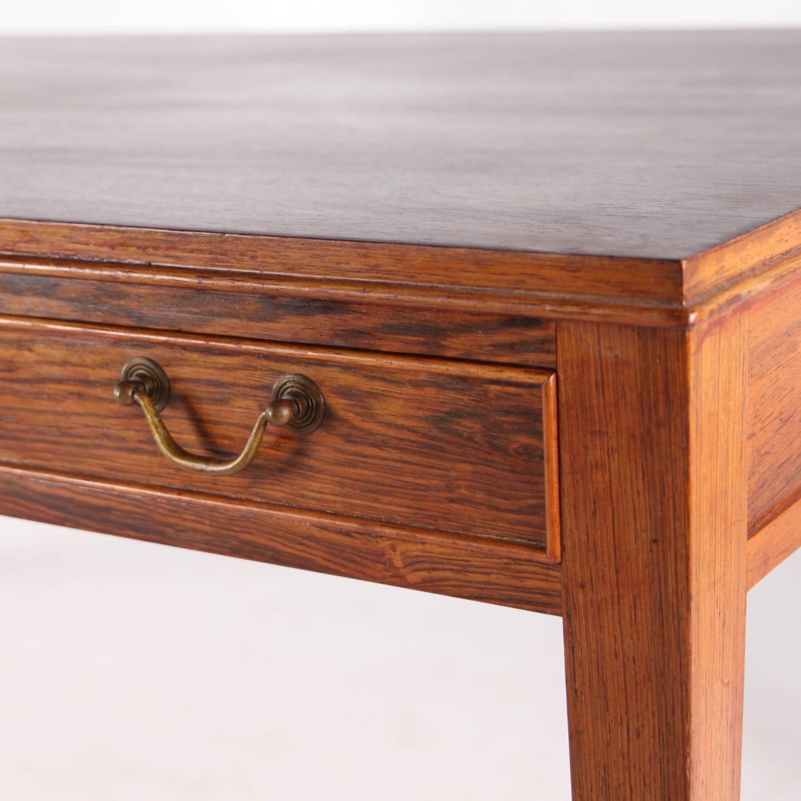 Table basse à 4 tiroirs en vente 2