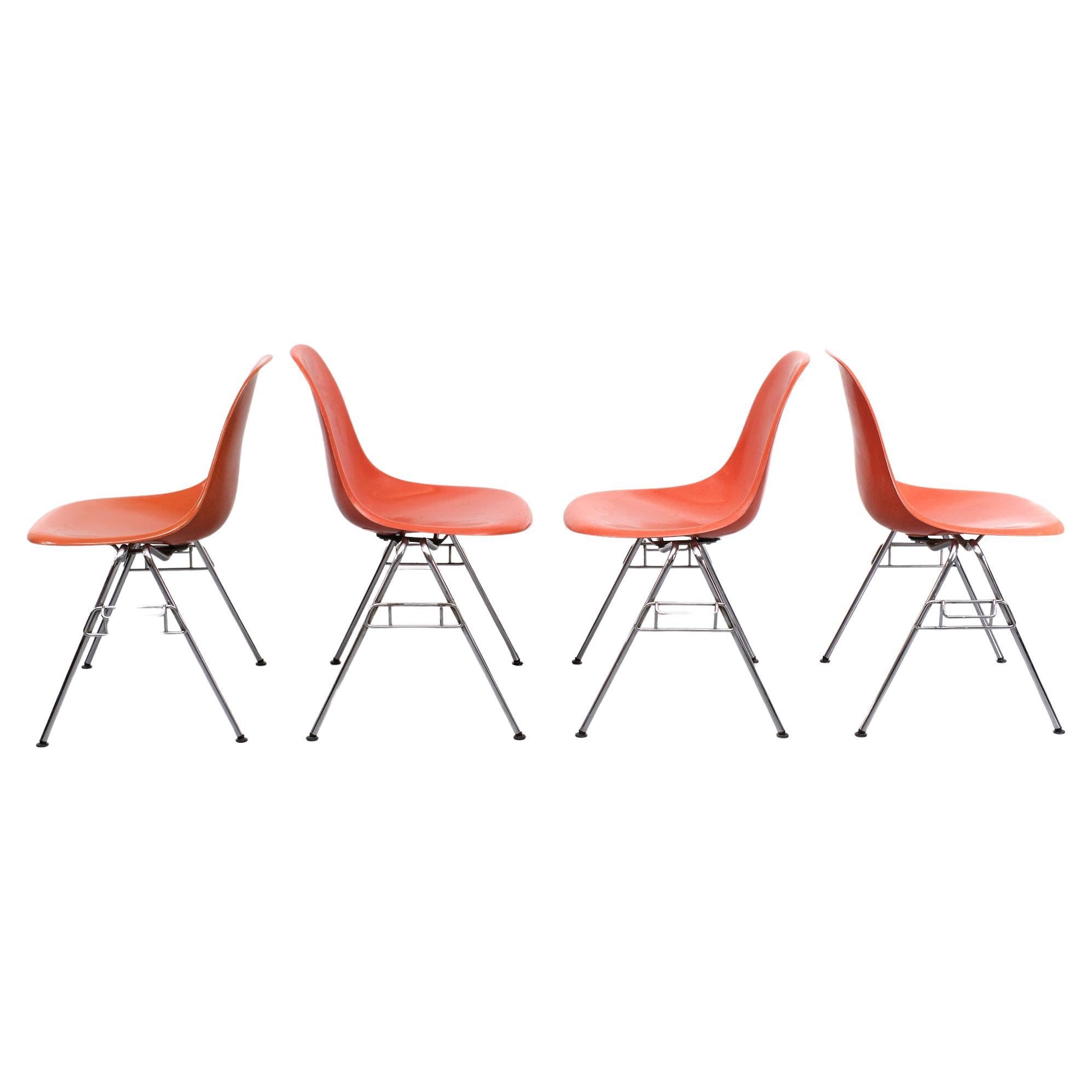 Mid-Century Modern 4 DSS Chairs Charles & Ray Eames for Herman Miller, 1974