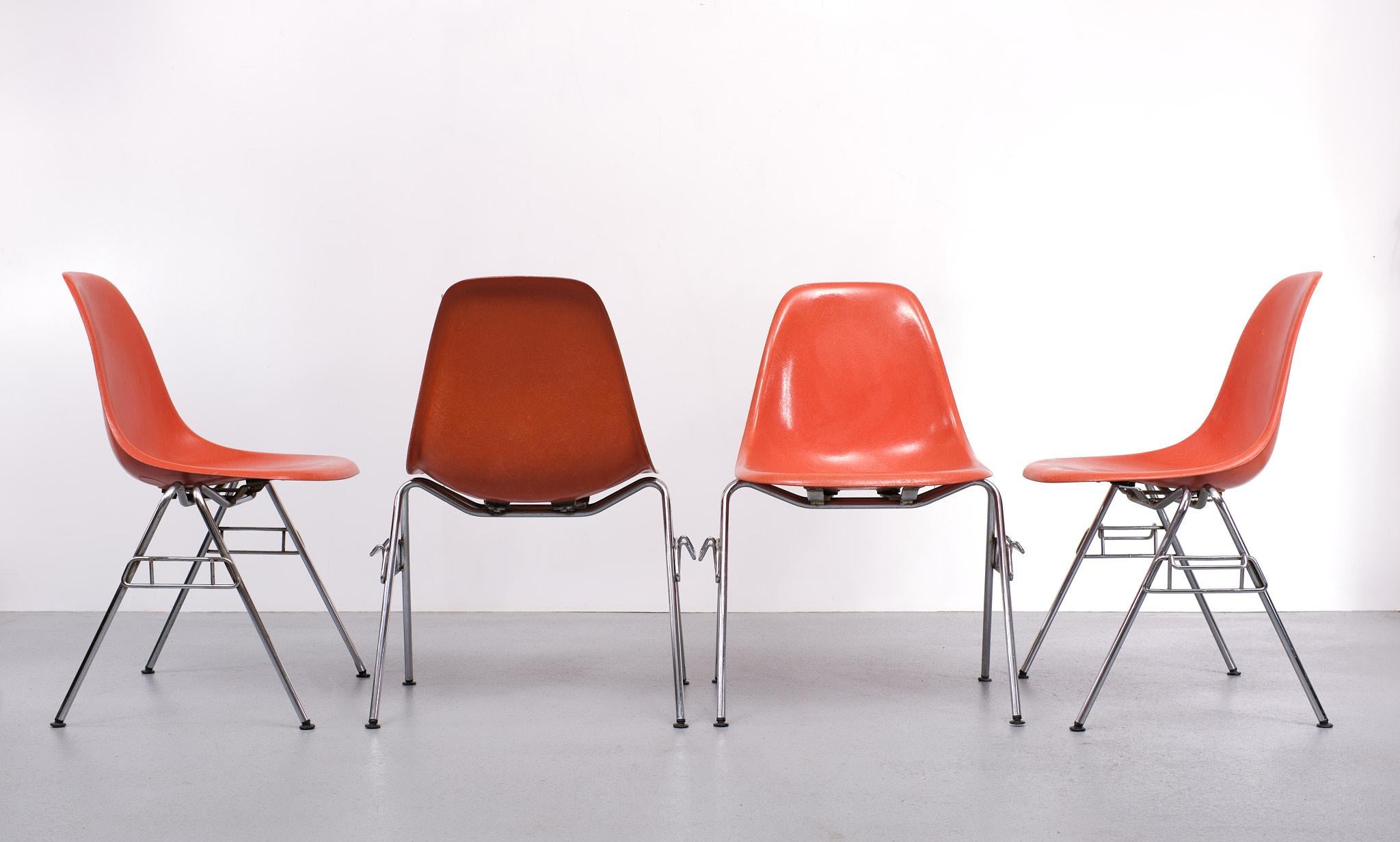 Fin du 20e siècle 4 chaises Charles & Ray Eames pour Herman Miller, 1974