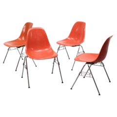 4 chaises DSS  Charles & Ray Eames pour Herman Miller,   1974.