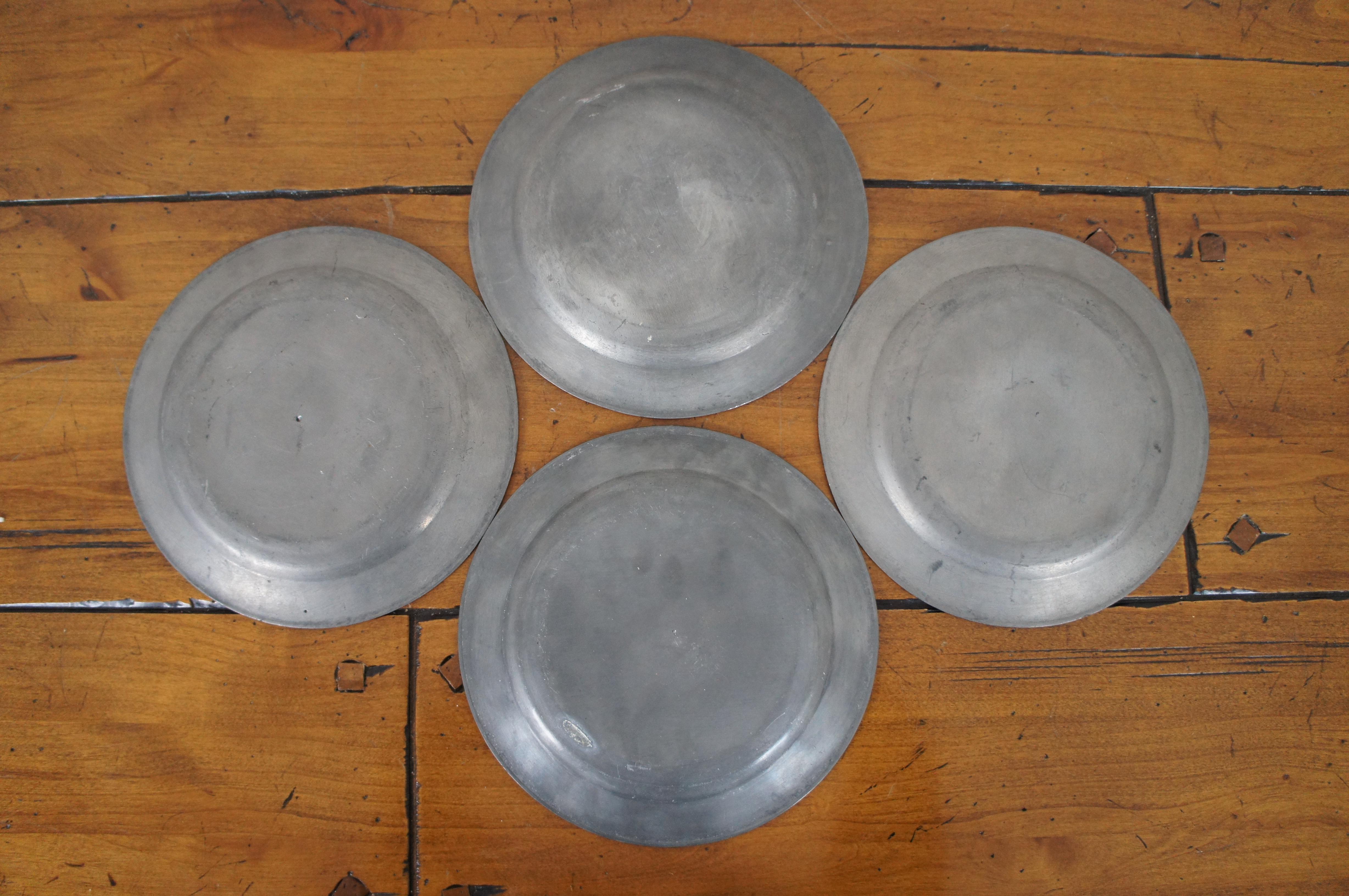 4 Early American Antique Pewter Dinner Salad Side Plates Marked In Good Condition In Dayton, OH