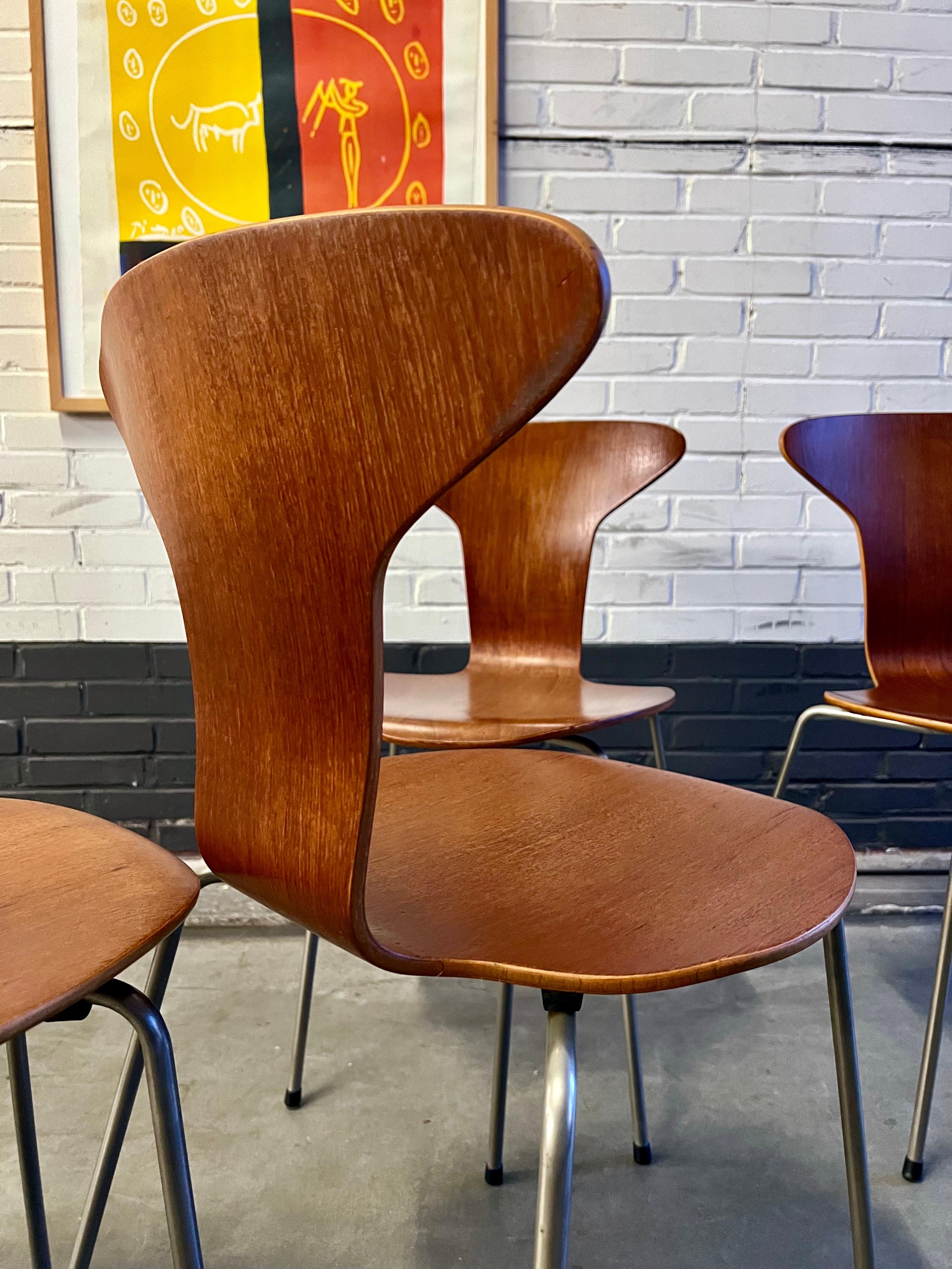 Mid-Century Modern 4 chaises de salle à manger d'Arne Jacobsen pour Fritz Hansen, 1957 en vente