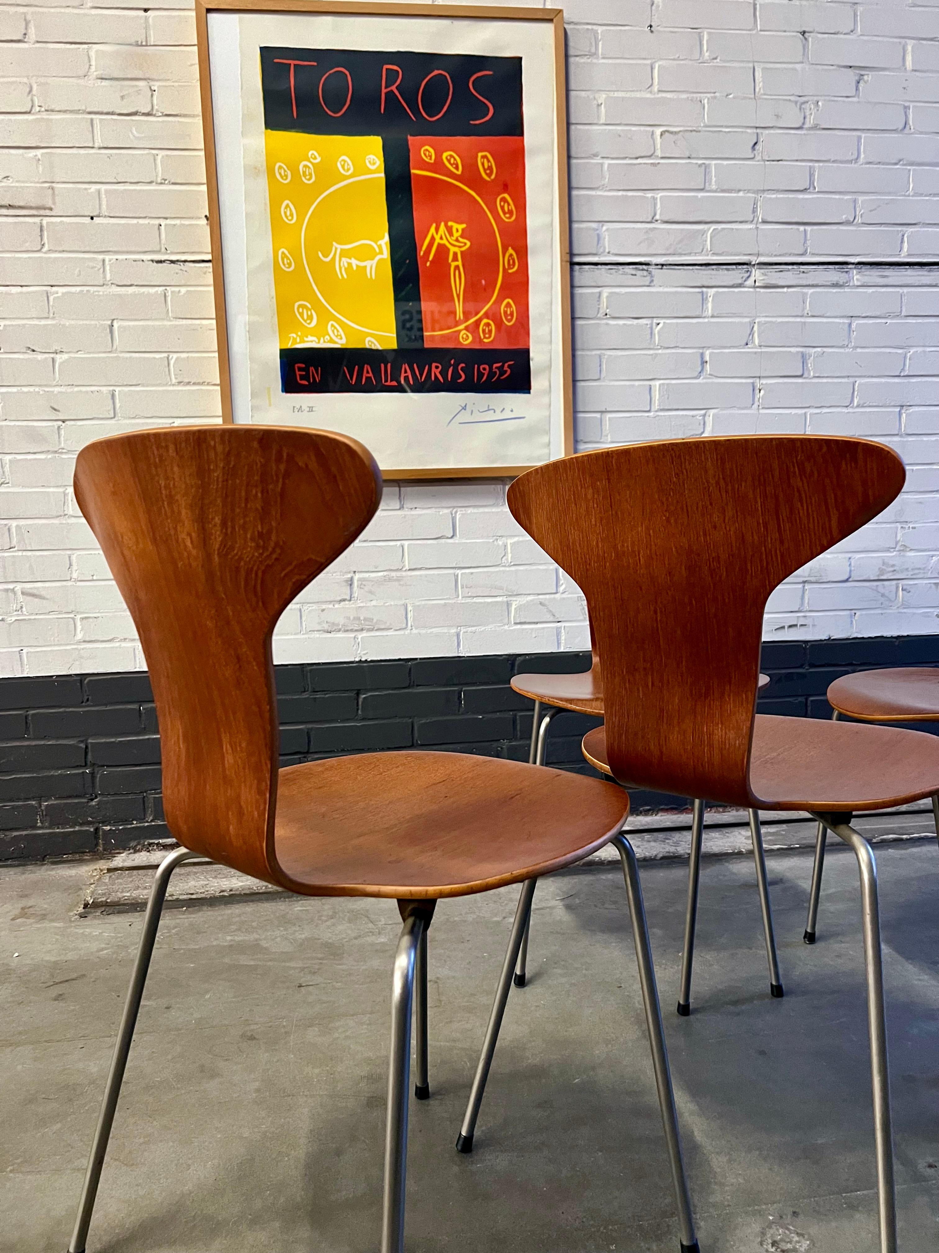 Hand-Crafted 4 Early dining chairs by Arne Jacobsen for Fritz Hansen, 1957 For Sale