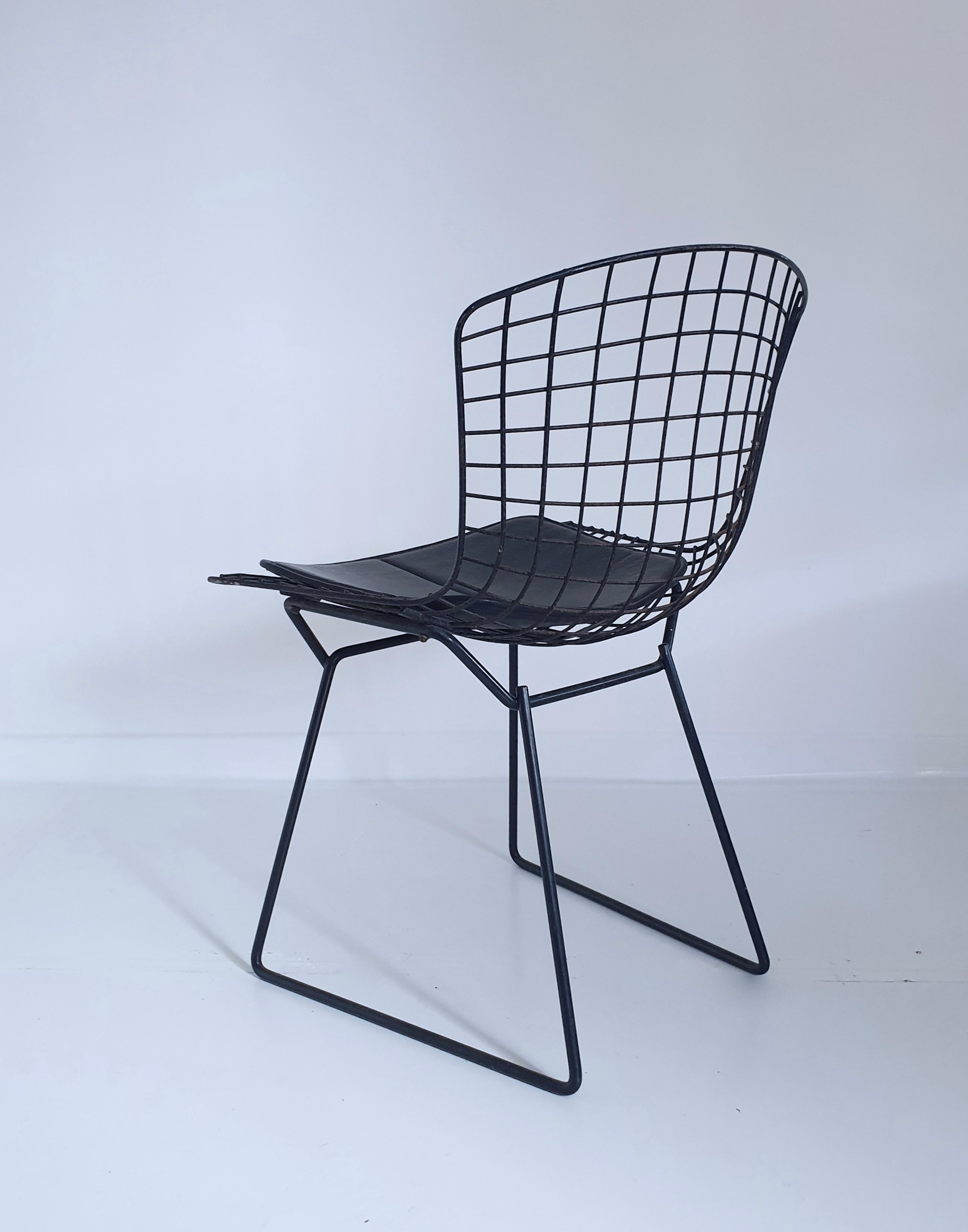 20th Century 4 Early Production Midcentury Black Bertoia Side Chairs by Knoll, circa 1960