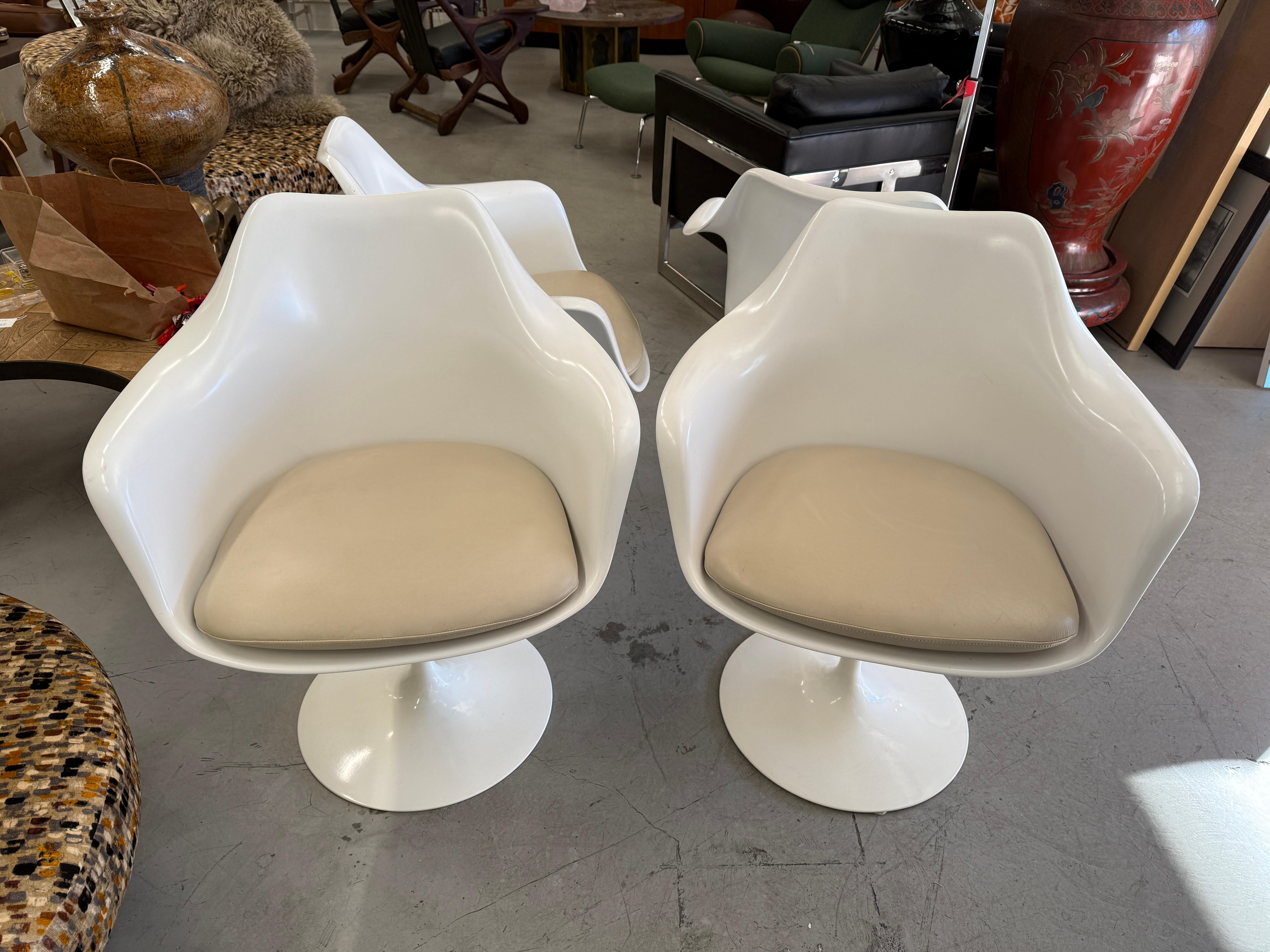 4 Eero Saarinen for Knoll Tulip Swivel Armchairs with Leather Seats 3