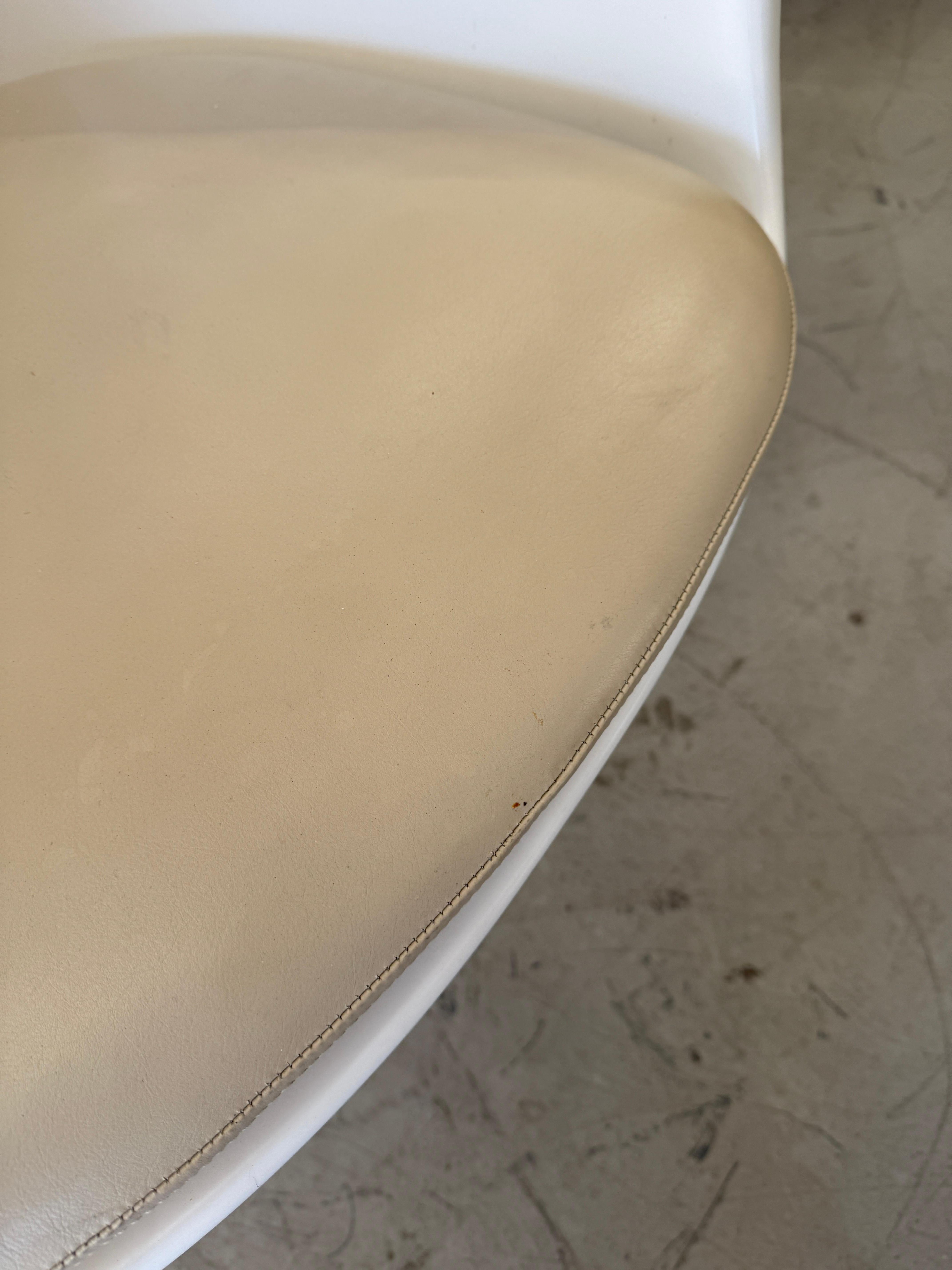 4 Eero Saarinen for Knoll Tulip Swivel Armchairs with Leather Seats 5
