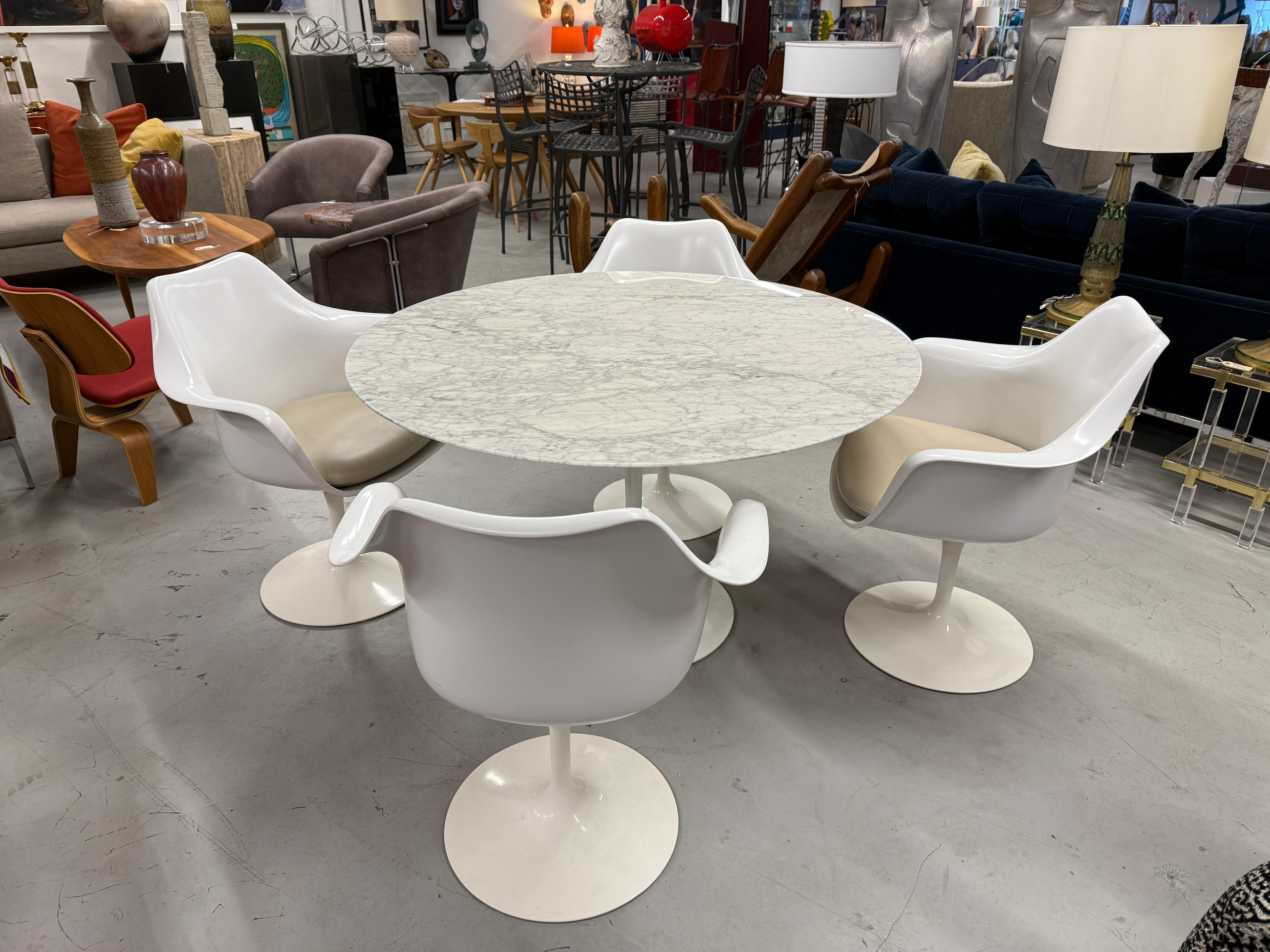 4 Eero Saarinen for Knoll Tulip Swivel Armchairs with Leather Seats 7