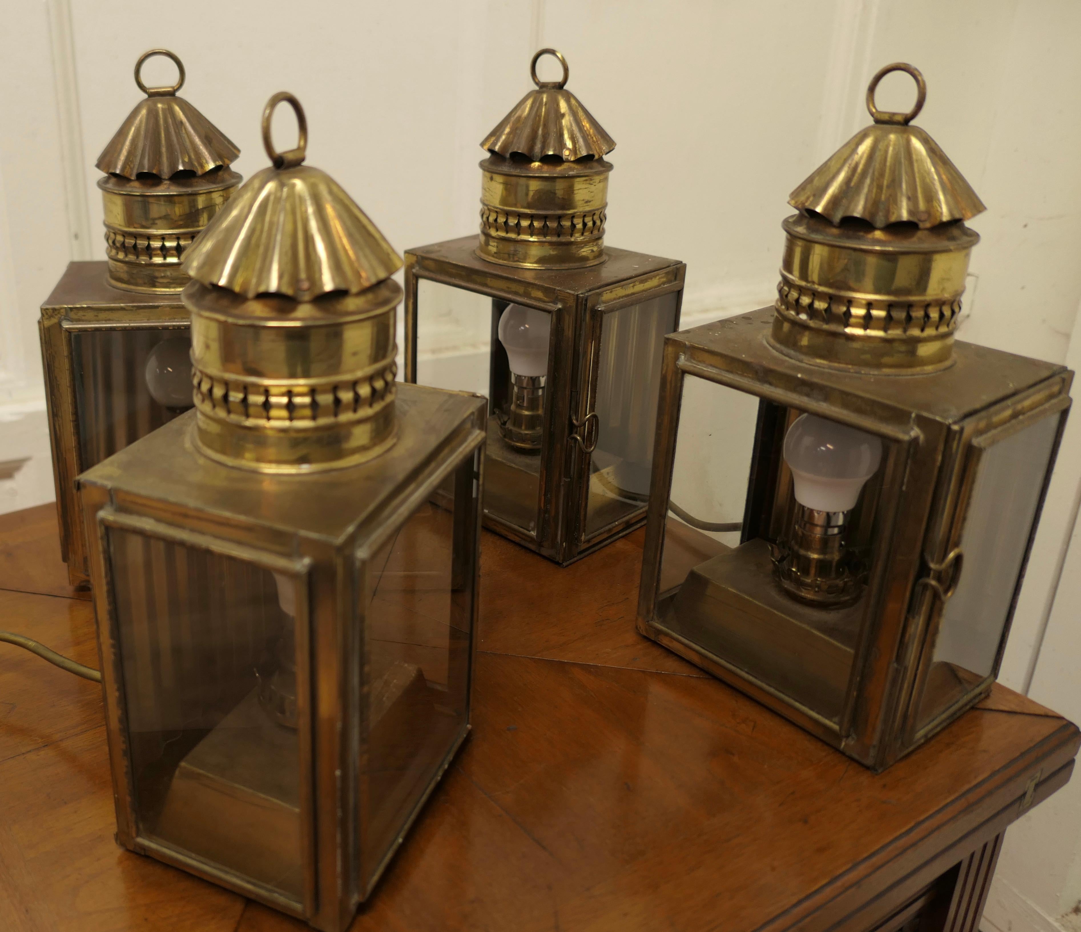 4 Electrified Brass Carriage Lights, Oil Lamps In Good Condition For Sale In Chillerton, Isle of Wight