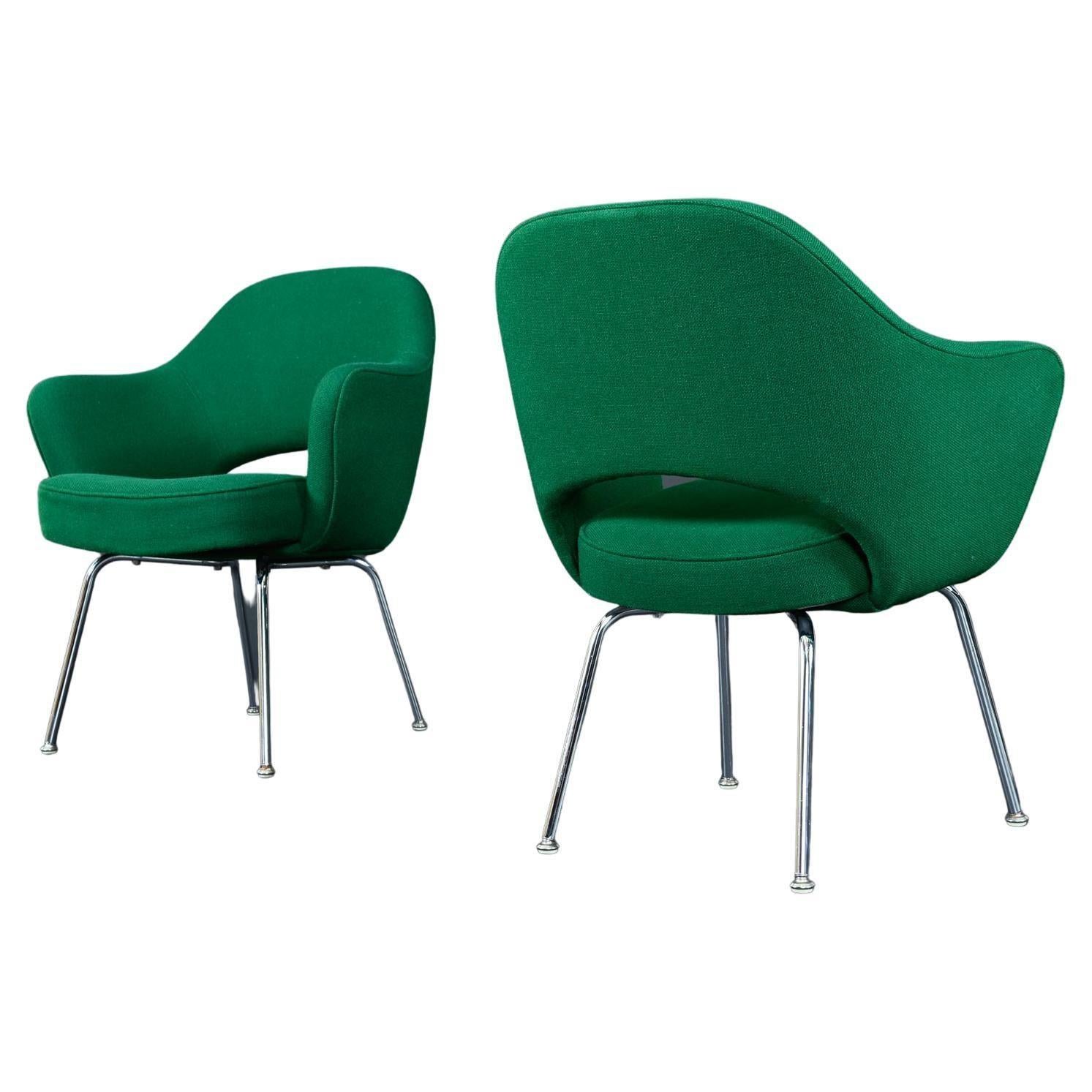 (4) Eero Saarinen for Knoll Executive armchairs in original emerald green fabric. It’s truly incredible to find a set of vintage upholstered chairs with such outstanding original fabric. The color has not faded, a green so brilliant as if they came