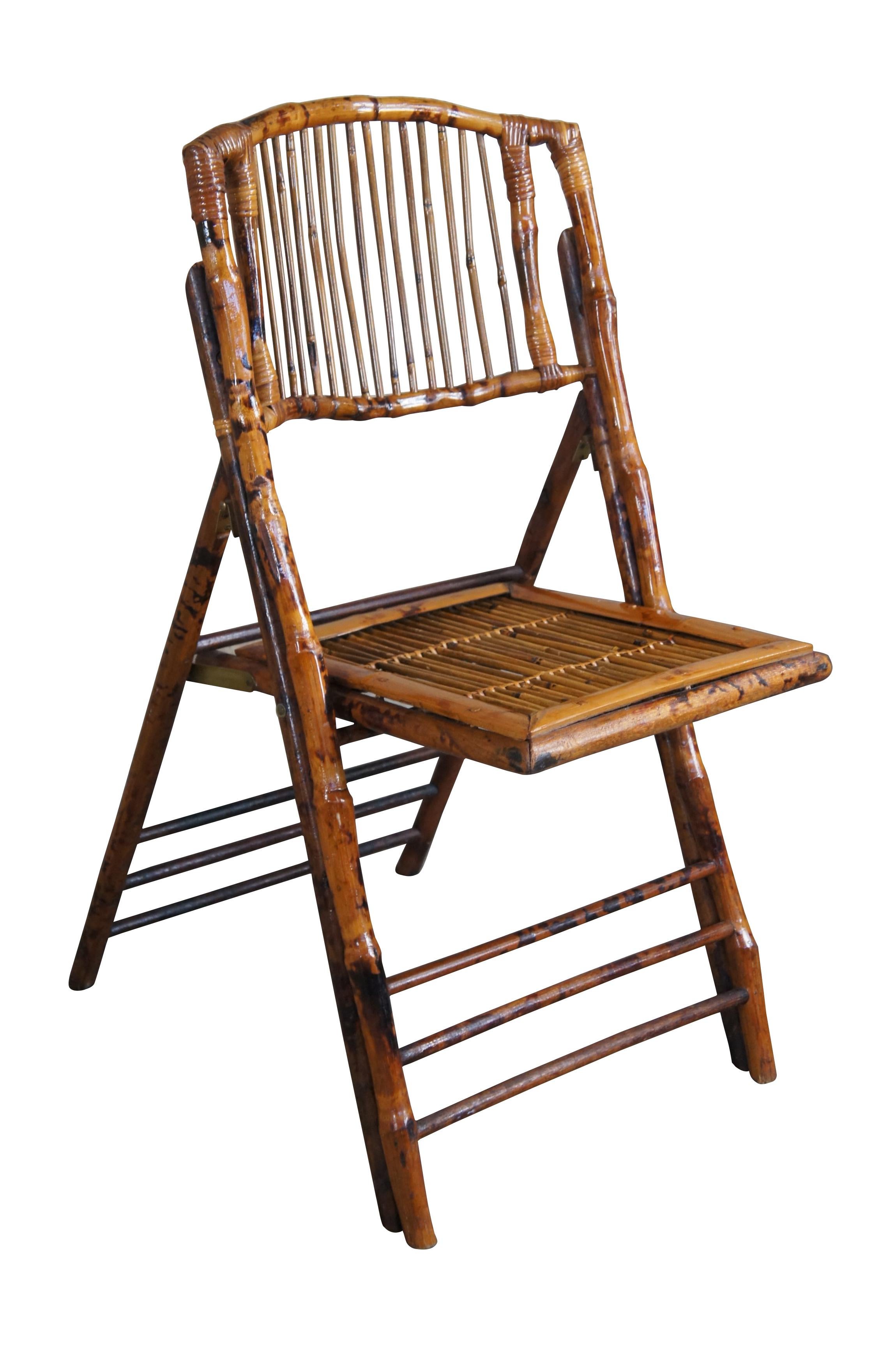 Mid-Century Modern 4 Chaises d'appoint pliantes en bambou et rotin du milieu du siècle anglais Dossier à lamelles en vente