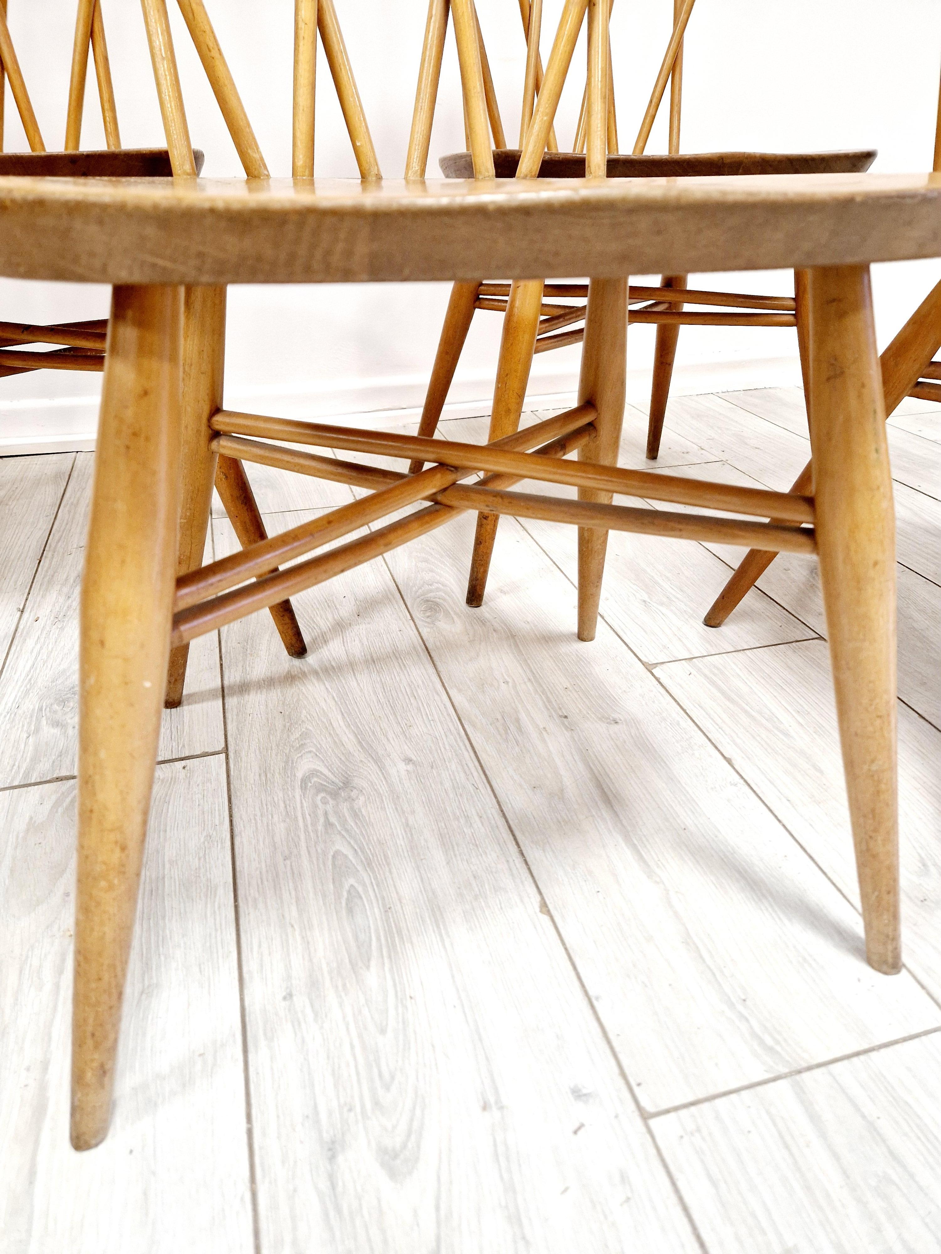 Mid-Century moderno 4 Sedie da pranzo con schienale a candelabro di Ercol del Medioevo in vendita