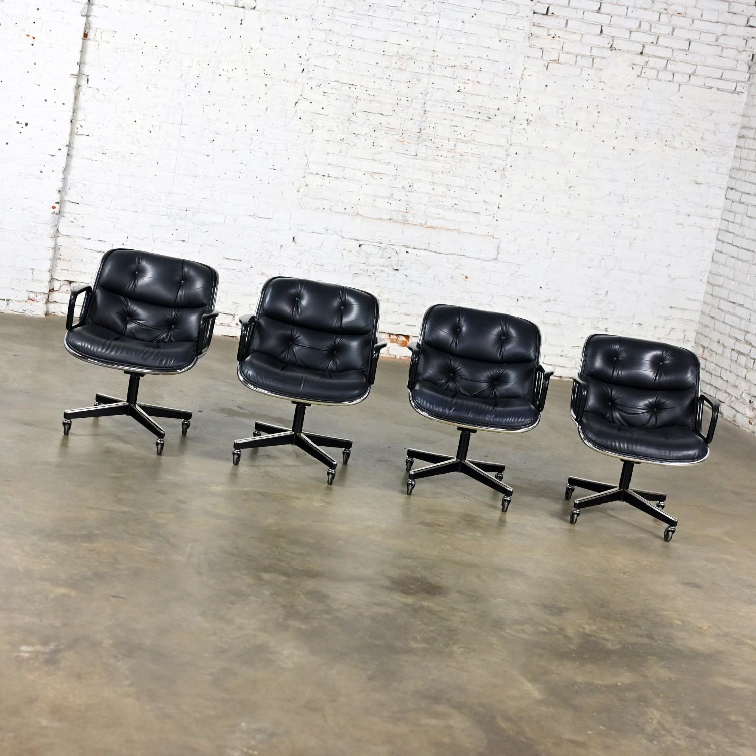 Américain 4 Fauteuils de direction par Charles Pollock pour Knoll Cuir noir et base à 4 branches en vente