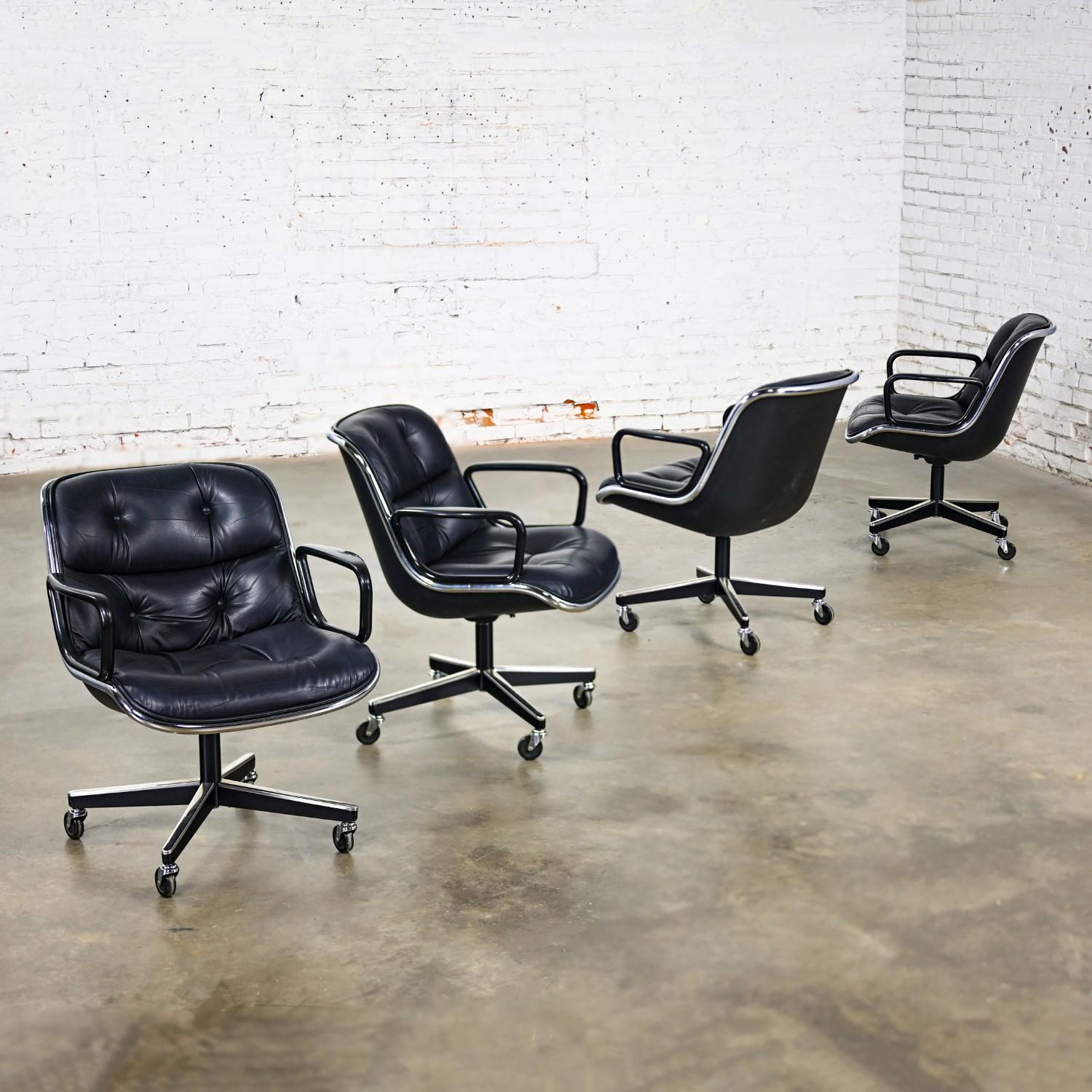 4 Fauteuils de direction par Charles Pollock pour Knoll Cuir noir et base à 4 branches Bon état - En vente à Topeka, KS