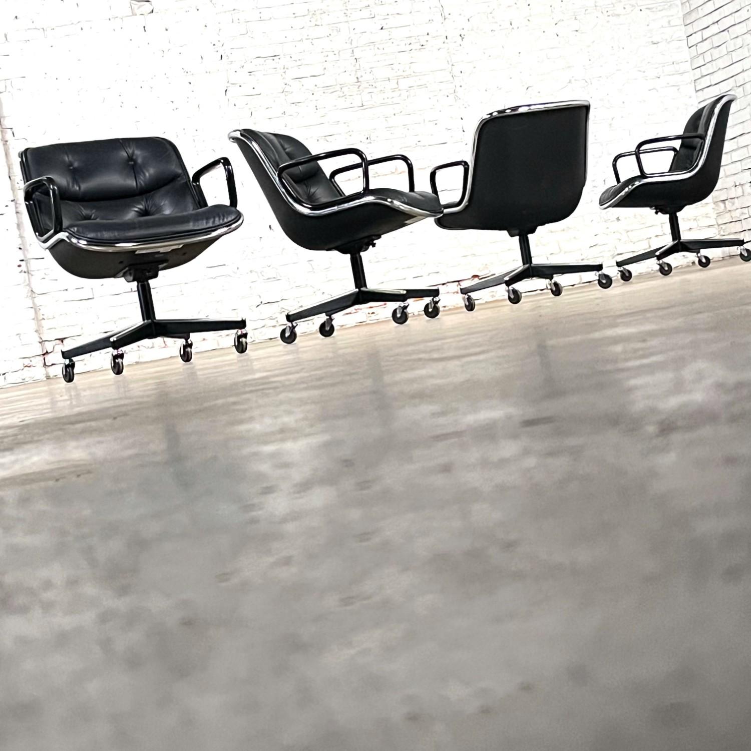 4 Fauteuils de direction par Charles Pollock pour Knoll Cuir noir et base à 4 branches en vente 1