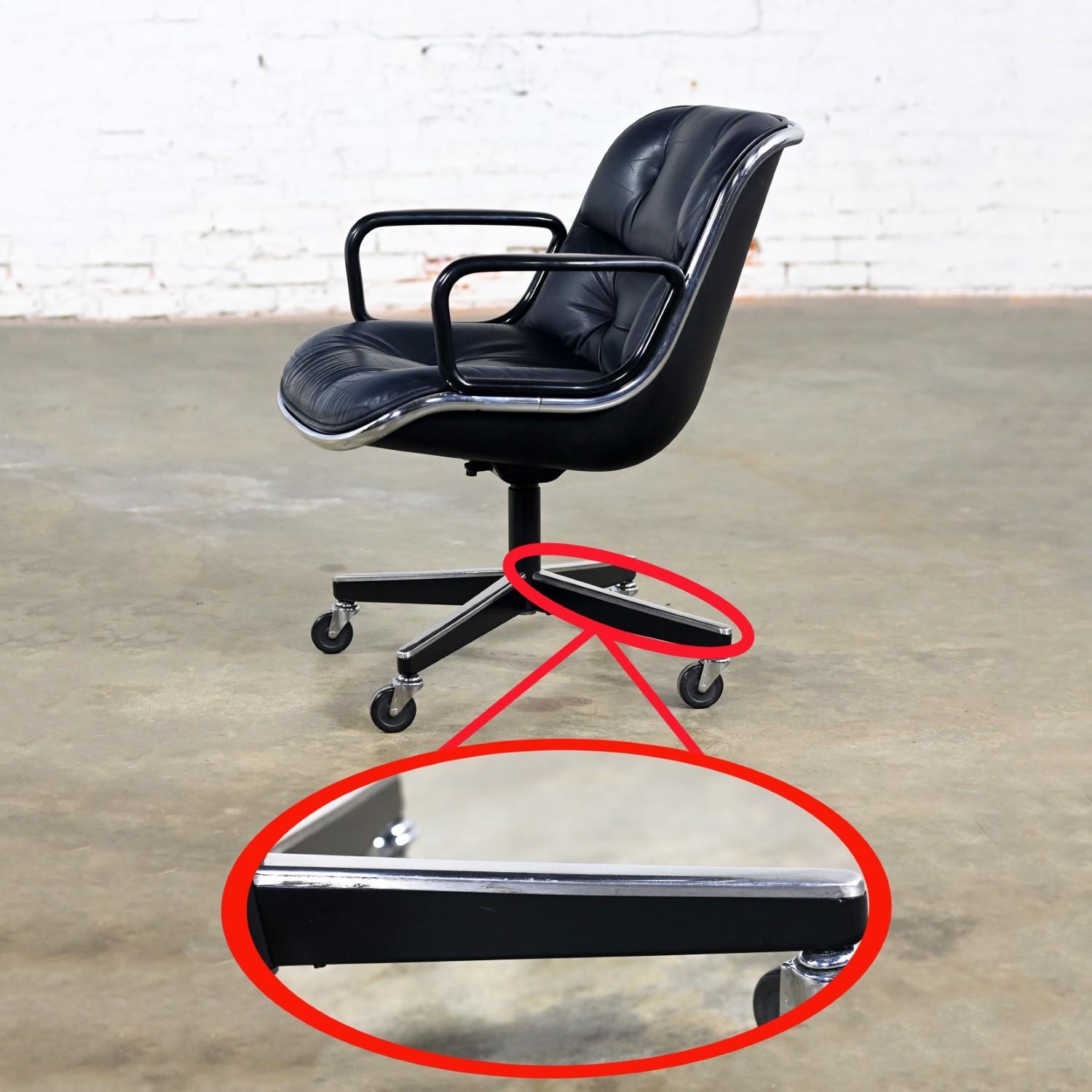 4 Fauteuils de direction par Charles Pollock pour Knoll Cuir noir et base à 4 branches en vente 2