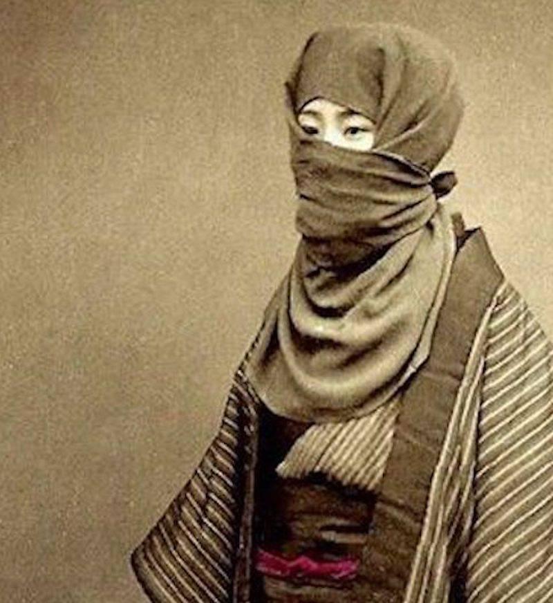 Der Fotograf Felice Beato war einer der ersten Kriegsfotografen der Welt, der den Krimkrieg und die Aufstände in Indien und China fotografierte. Er ließ sich in Japan nieder und seine hier entstandenen Arbeiten bieten einen seltenen fotografischen