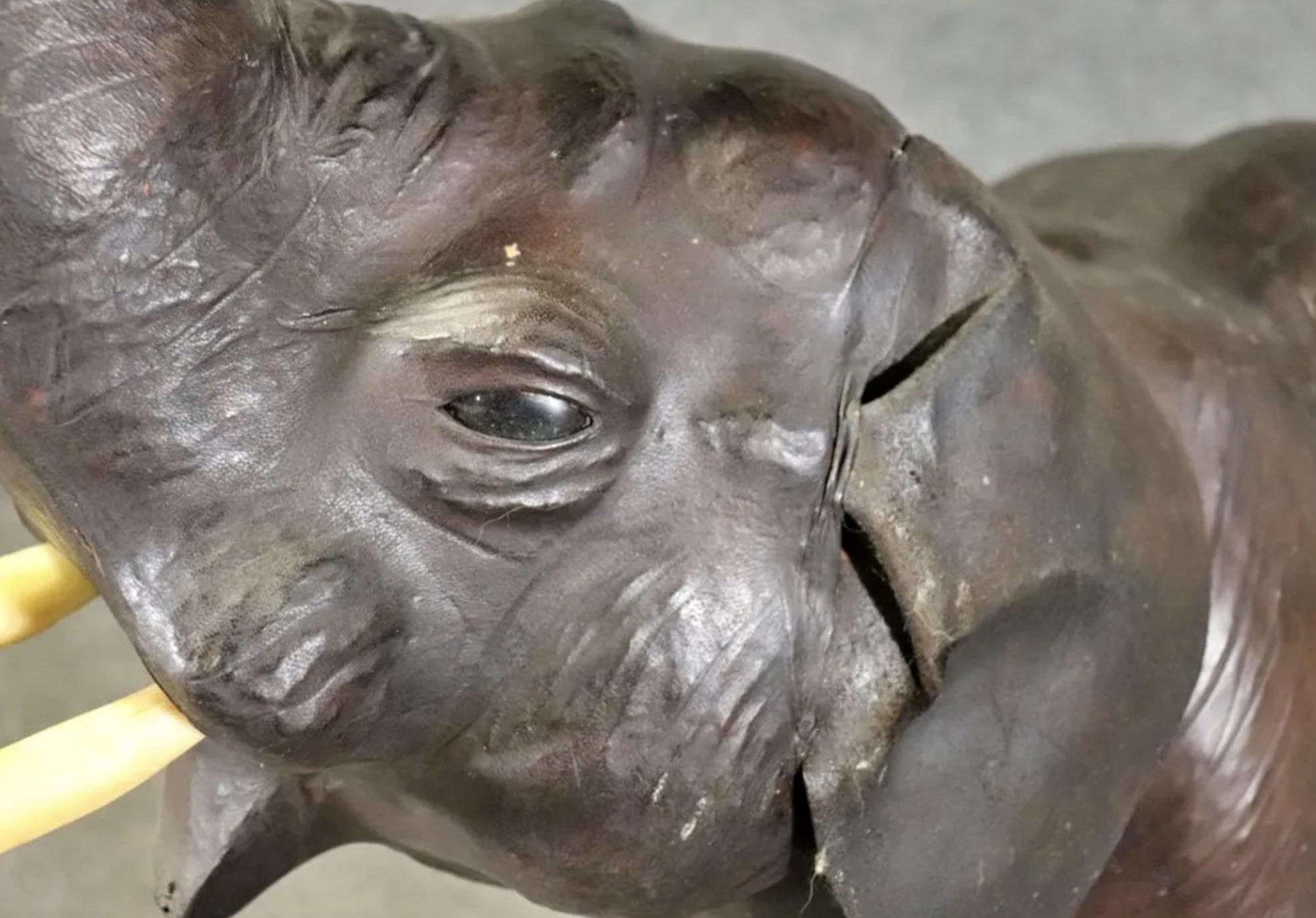 Elefante di 4 piedi avvolto in pelle In condizioni buone a Brooklyn, NY