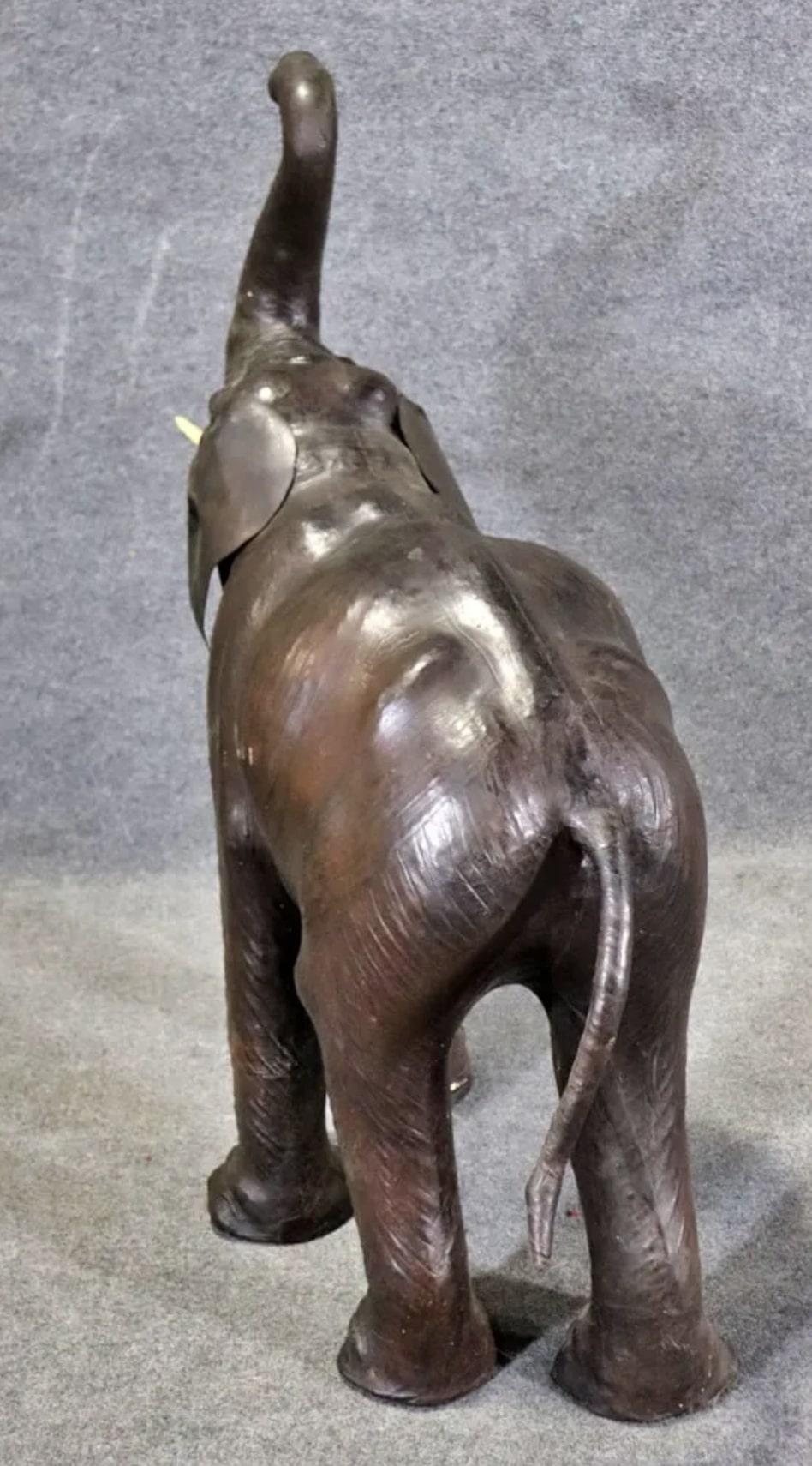Elefante di 4 piedi avvolto in pelle 1