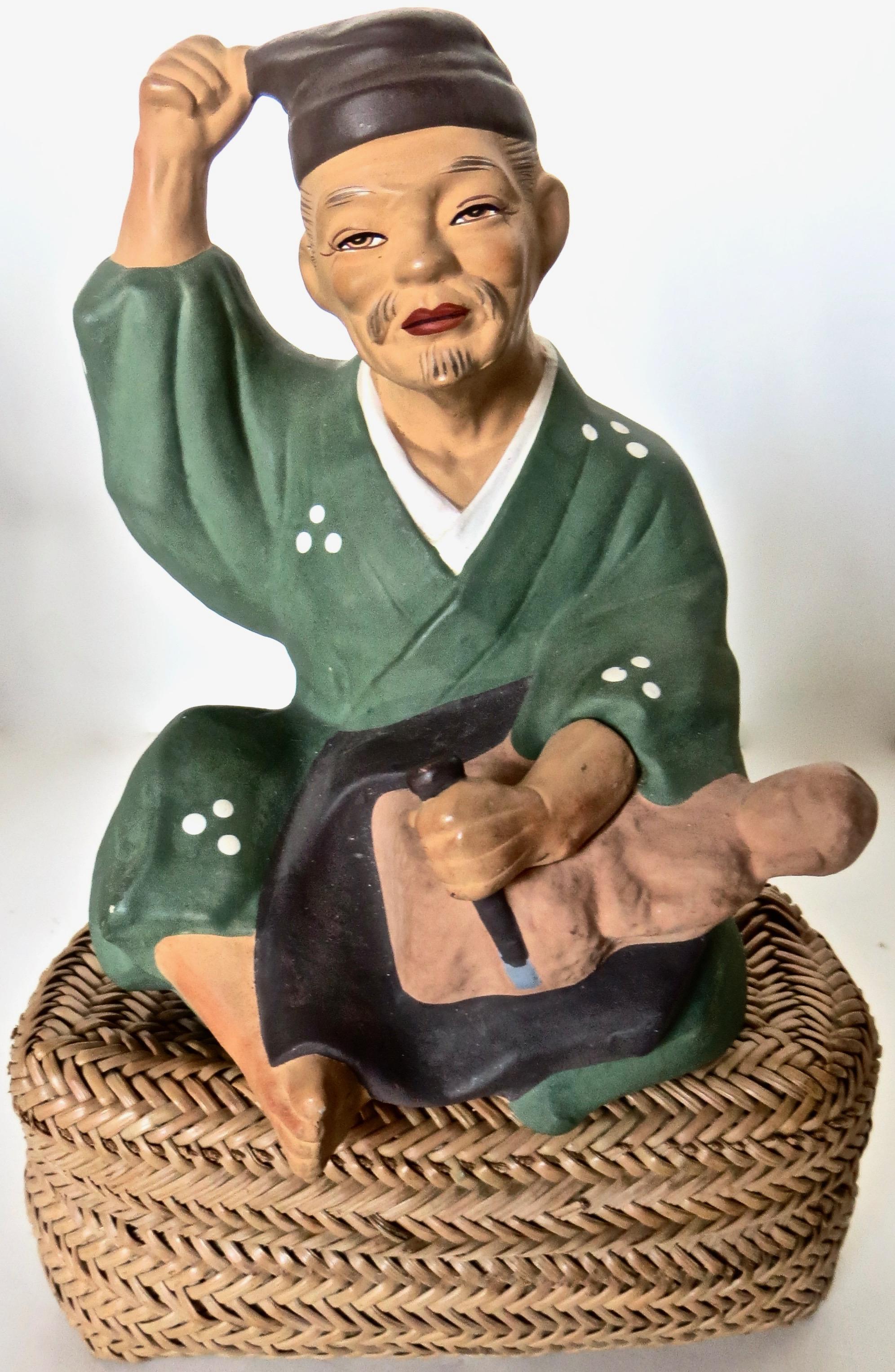 4' Quatre figurines japonaises en biscuit Hakone, Circa 1950 en vente 6