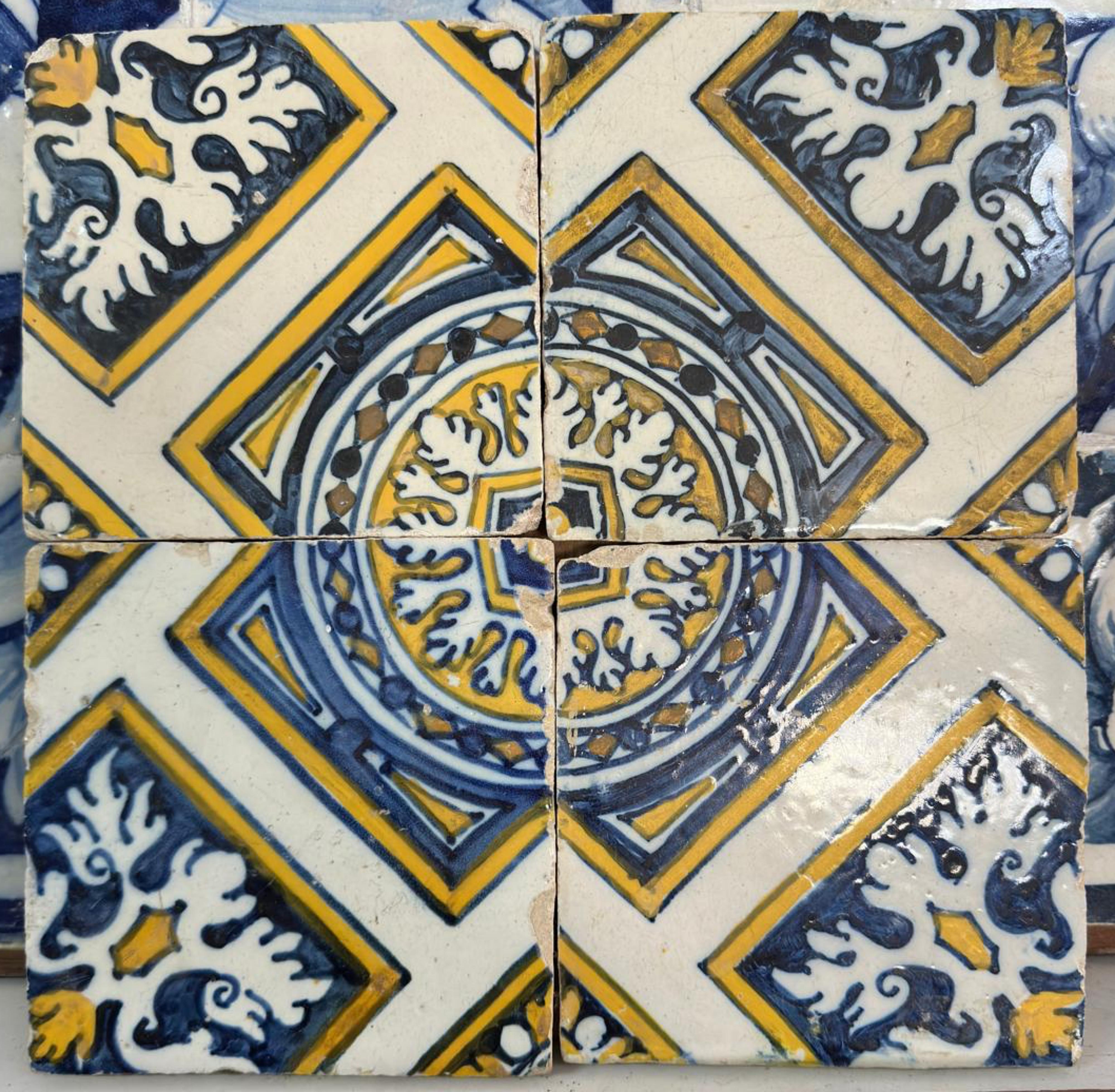 (4) Four Portuguese Tiles 17th Century (1630/1680) Very Rare Collectible

each tile 14cm x 14cm

total: 28cm x 28cm

Original, unrestored

Ready to hang on the wall

The old Portuguese Tile 