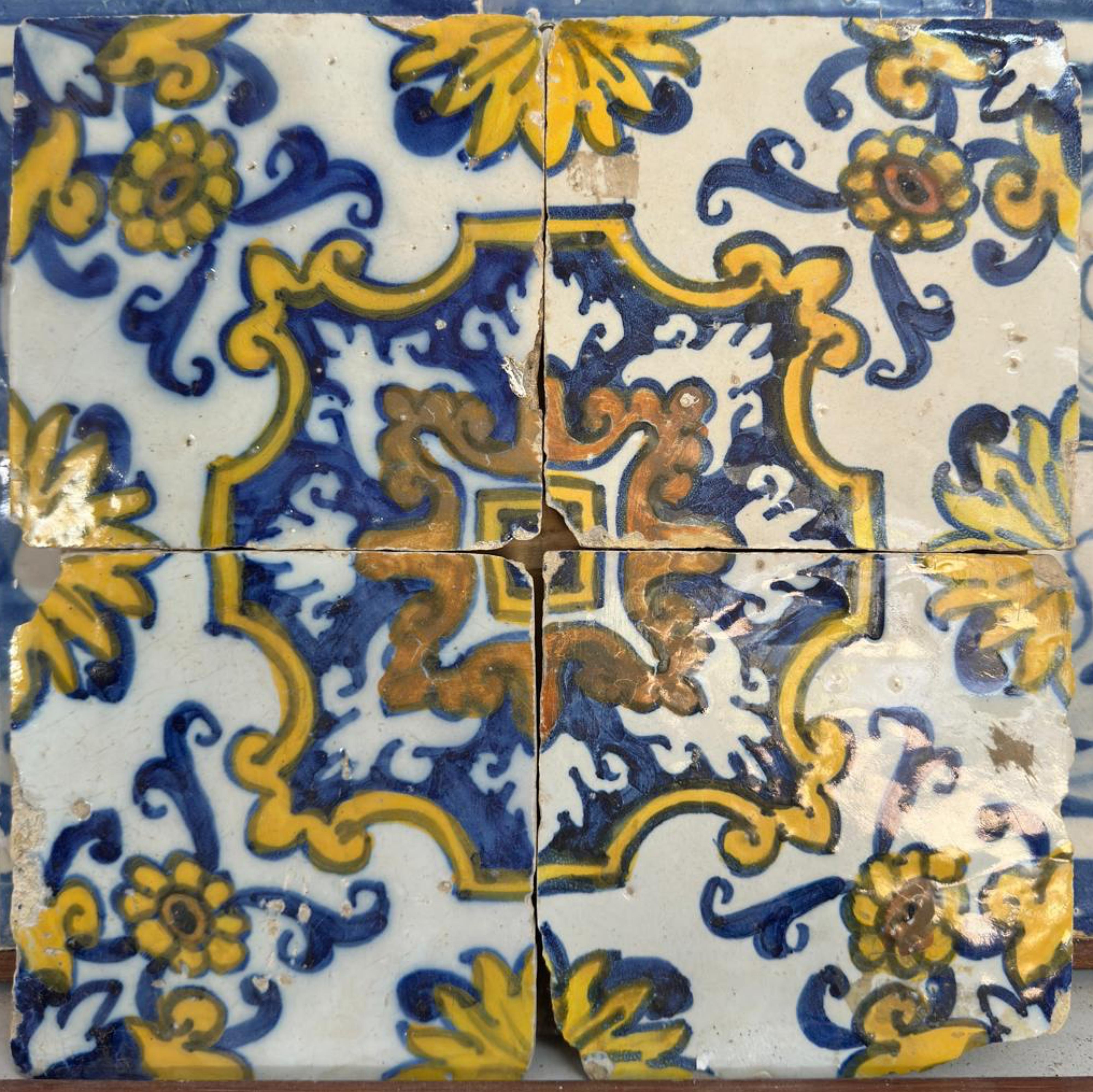 (4) Four Portuguese Tiles 17th Century (1630/1680) Very Rare Collectible In Good Condition For Sale In Madrid, ES