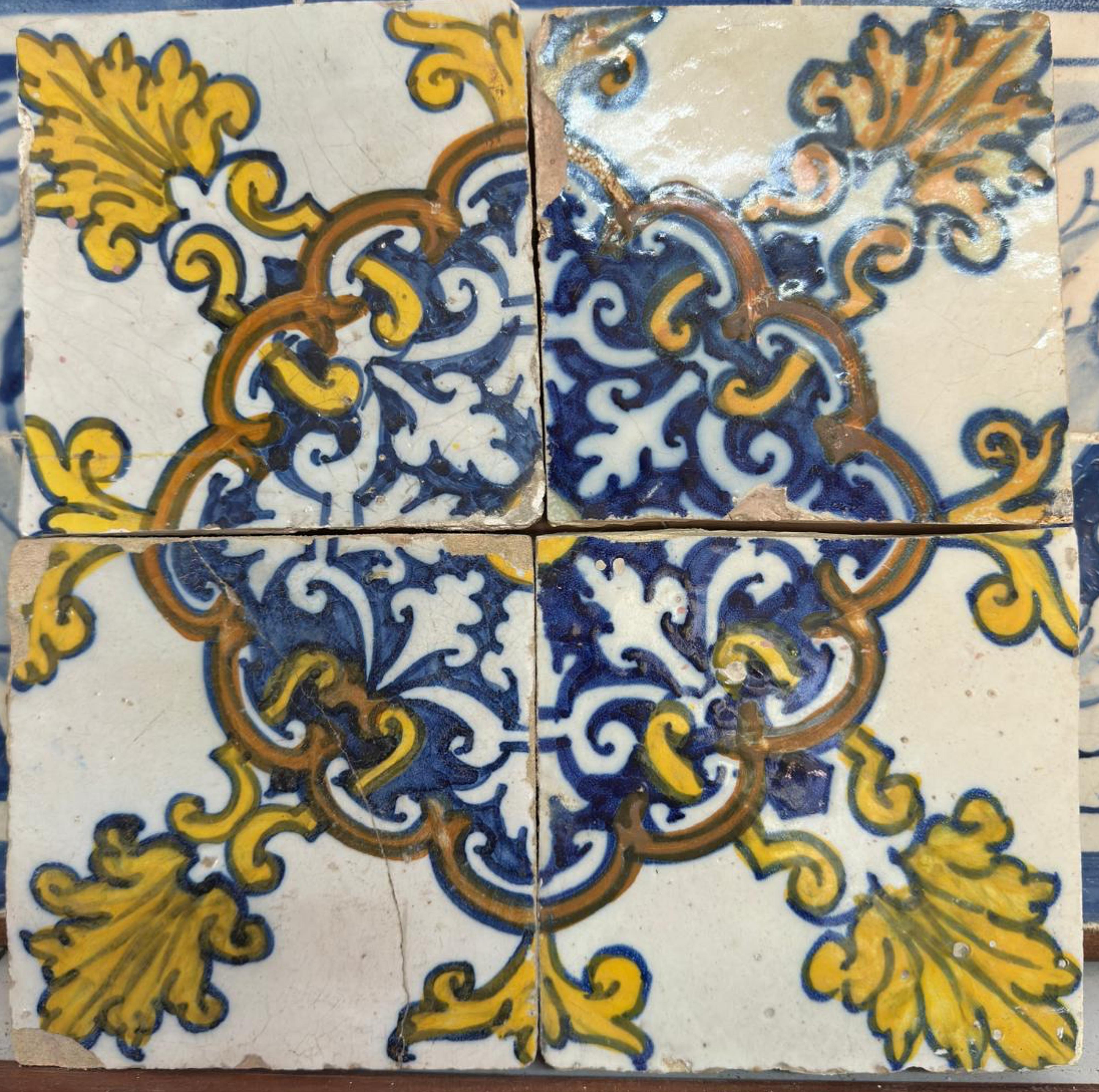 (4) Four Portuguese Tiles 17th Century (1630/1680) Very Rare Collectible In Good Condition For Sale In Madrid, ES