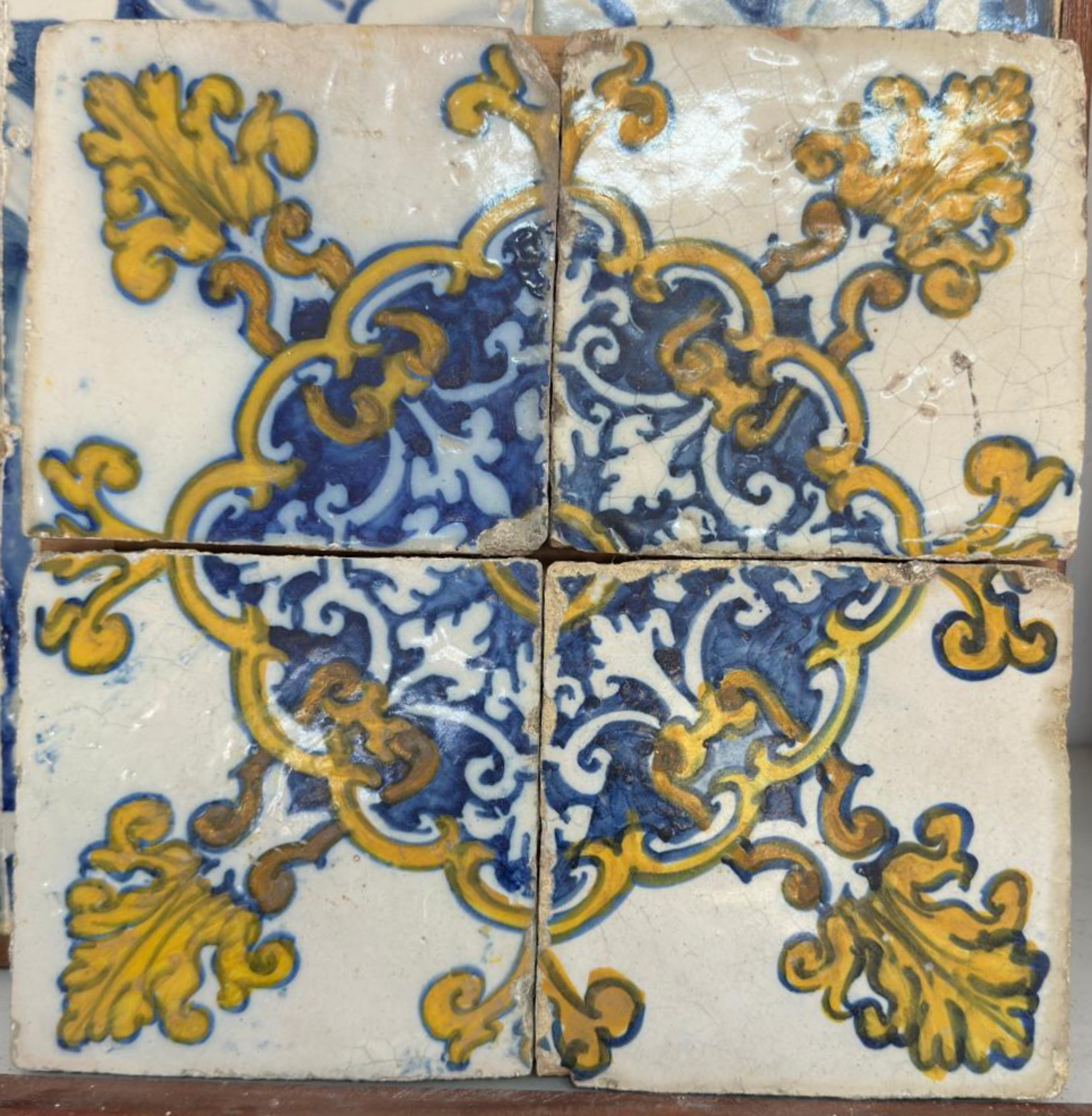 (4) Four Portuguese Tiles 17th Century (1630/1680) Very Rare Collectible In Good Condition For Sale In Madrid, ES